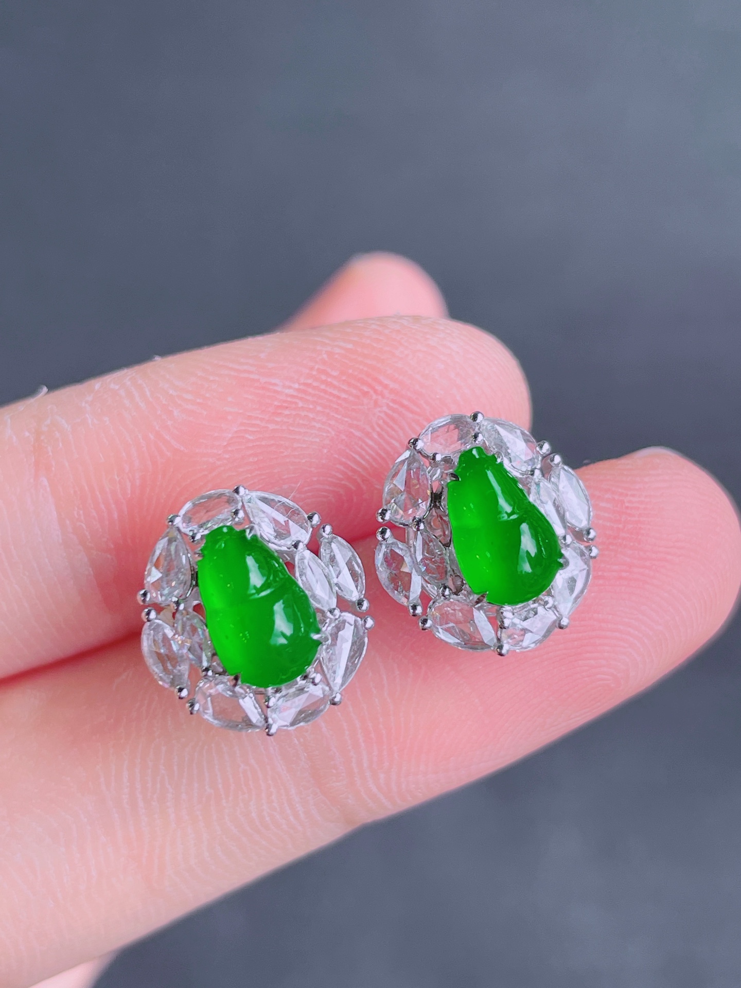 ️高冰绿葫芦耳钉，晶莹剔透，新颖时尚，品相，8-5-4