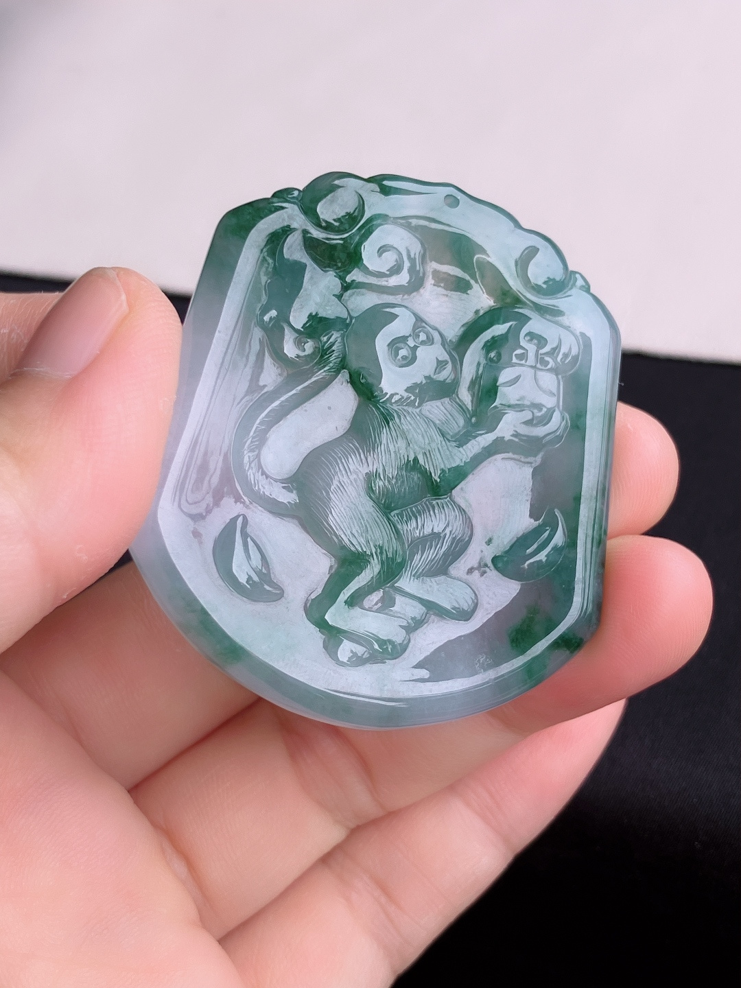 冰飘花生肖猴牌，晶莹剔透，尺寸50/44.5/5/自然光实拍