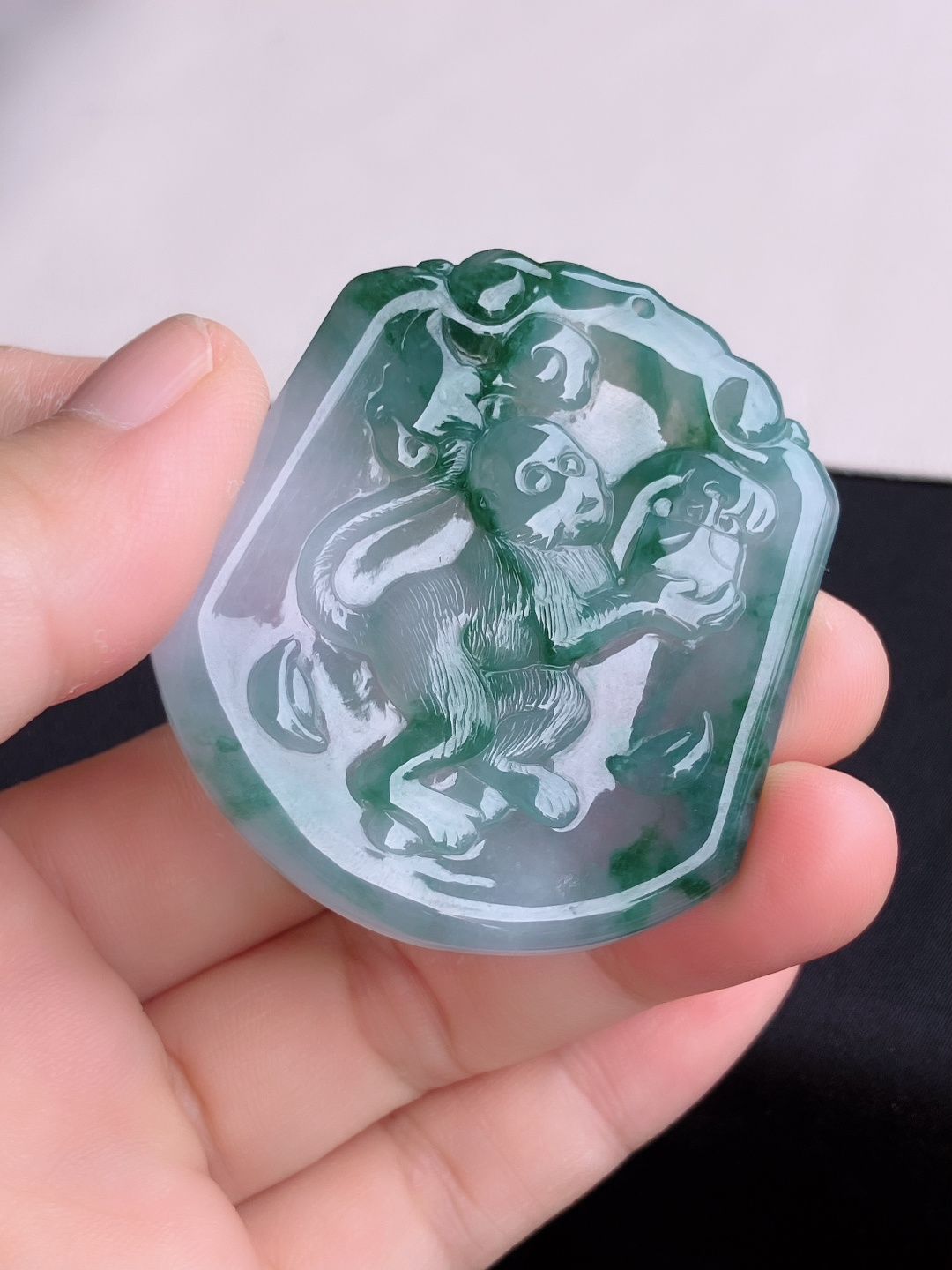 冰飘花生肖猴牌，晶莹剔透，尺寸50/44.5/5/自然光实拍