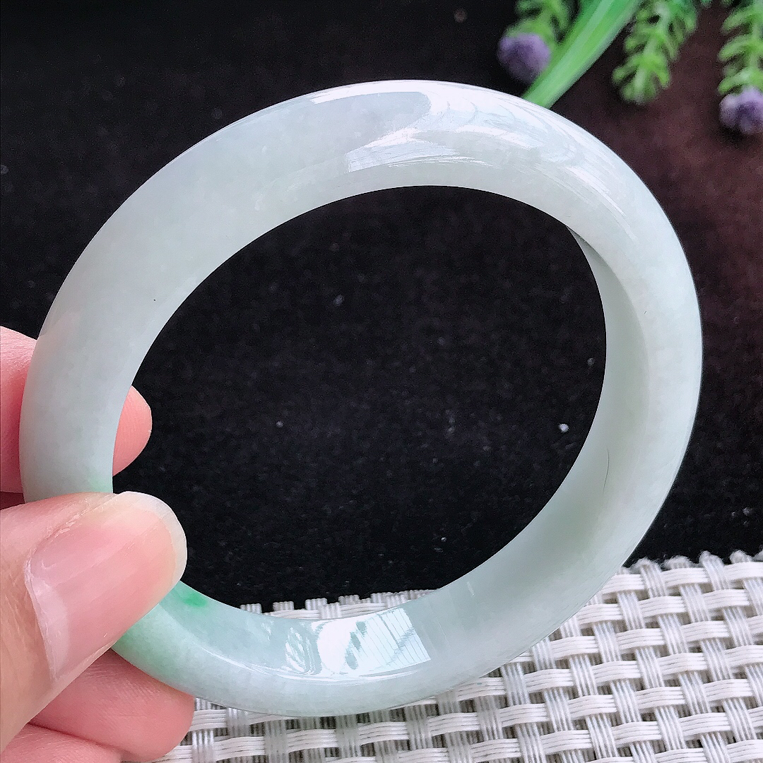 实拍A货翡翠57.5/12/8.5老坑秀气飘阳绿手镯宽边玉镯平安镯女款