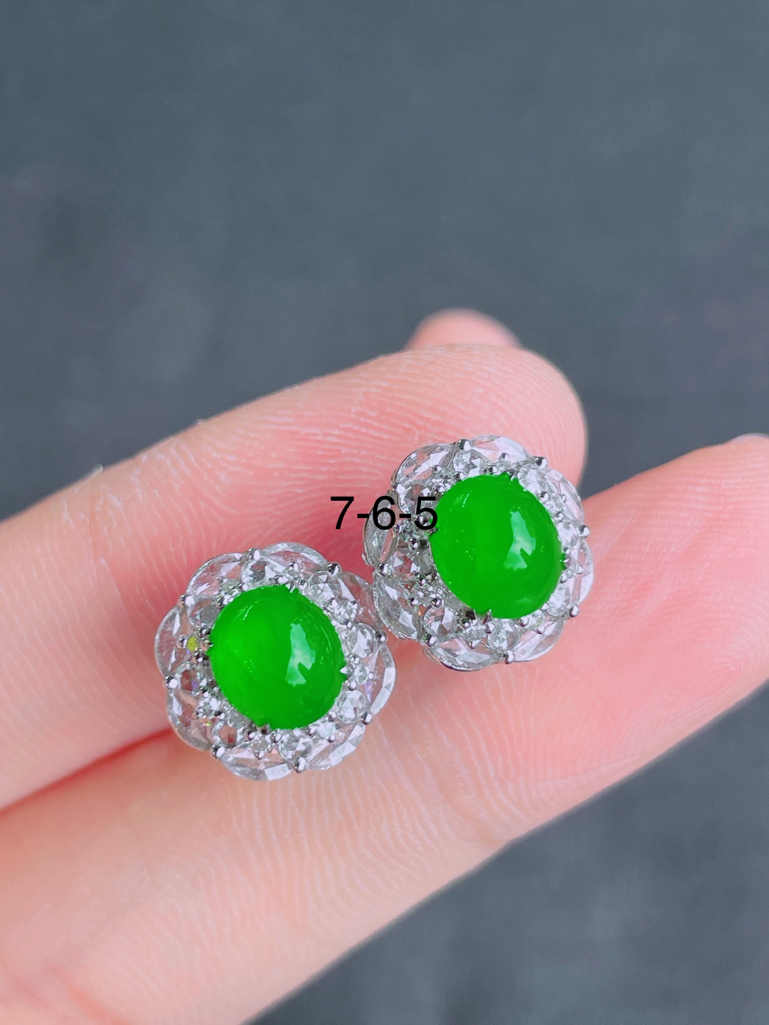 ️高冰绿蛋面耳钉，晶莹剔透，新颖时尚，品相，7-6-5