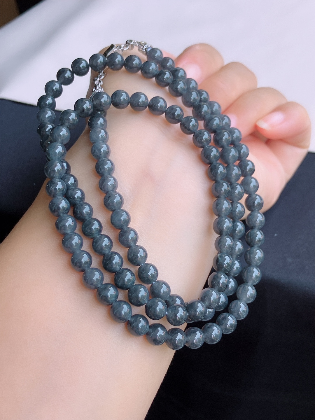 冰乌鸡珠链，晶莹剔透。尺寸6.5/108颗，自然光实拍