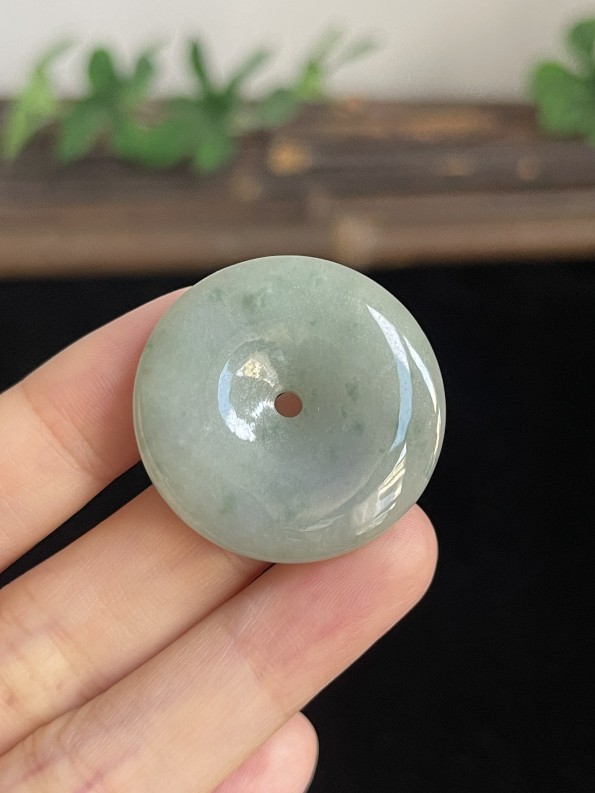 翡翠糯化种淡绿色平安扣