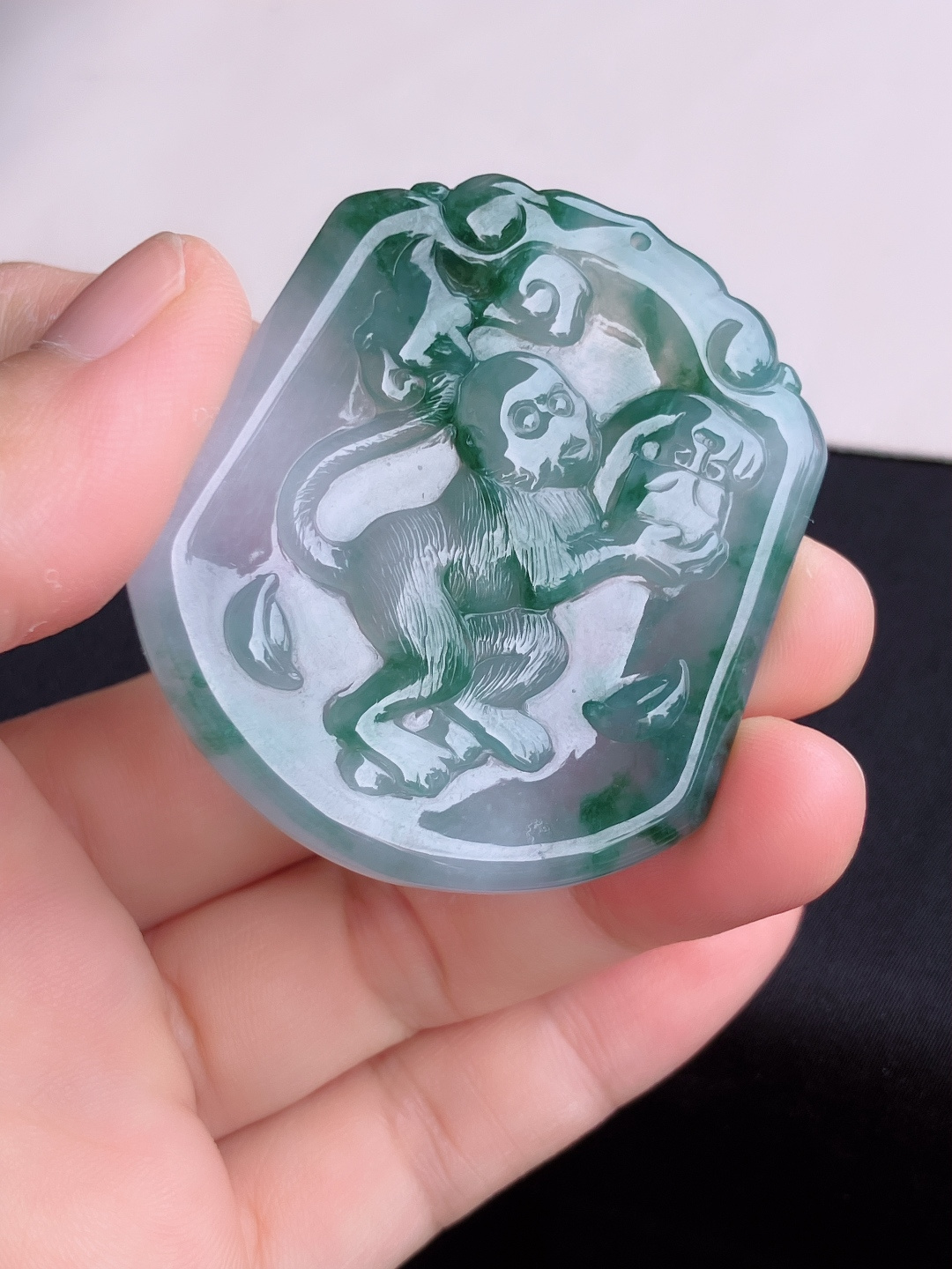 冰飘花生肖猴牌，晶莹剔透，尺寸50/44.5/5/自然光实拍