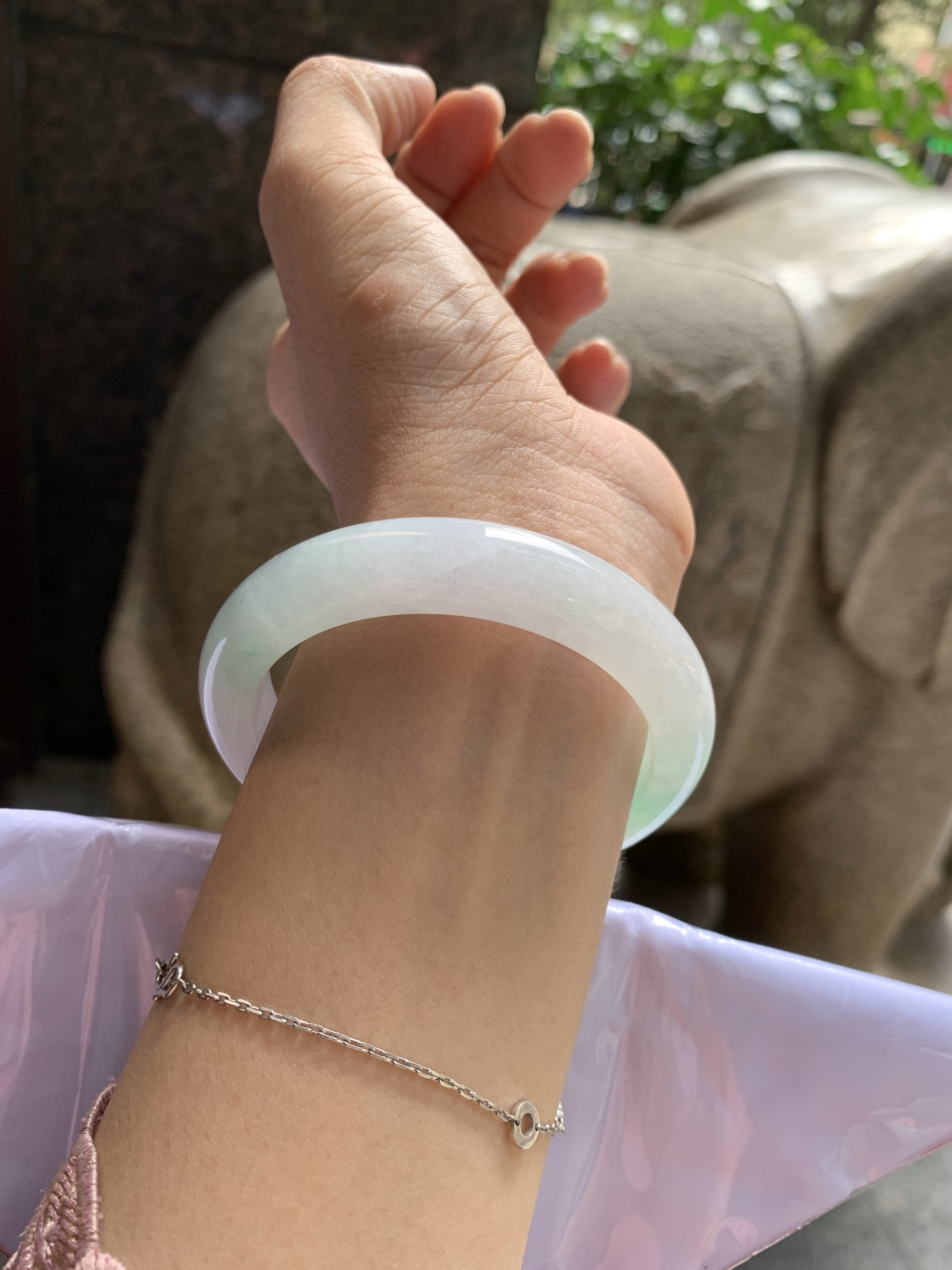 冰晴绿正圈,大灯多处细纹，不扣，肉眼不显