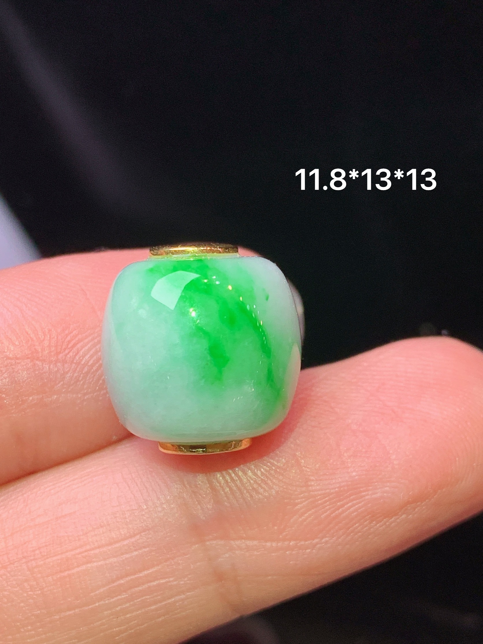 18k金镶嵌飘绿路路通吊坠 玉质细腻 色泽艳丽清新 水润亮眼 整体尺寸11.8*13 b1