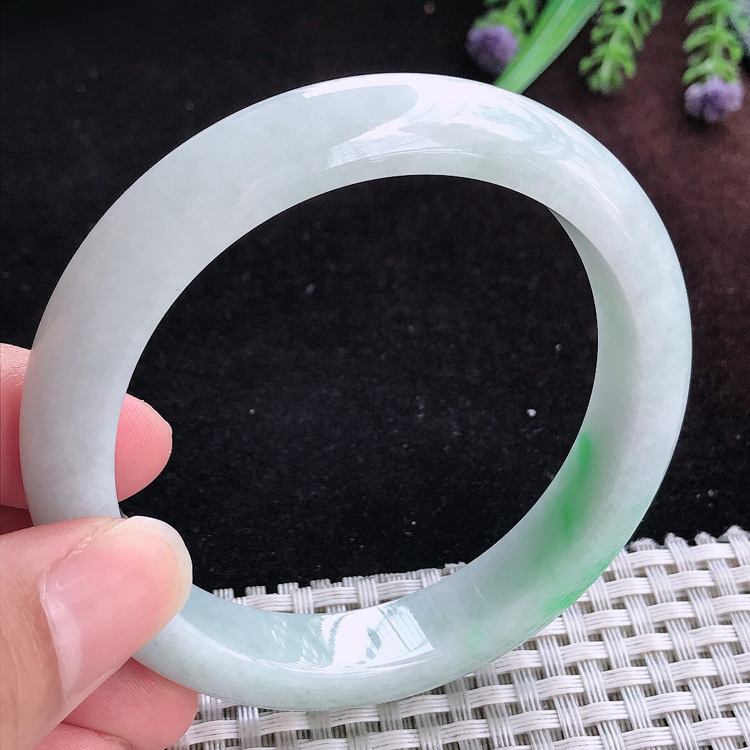 实拍A货翡翠57.5/12/8.5老坑秀气飘阳绿手镯宽边玉镯平安镯女款