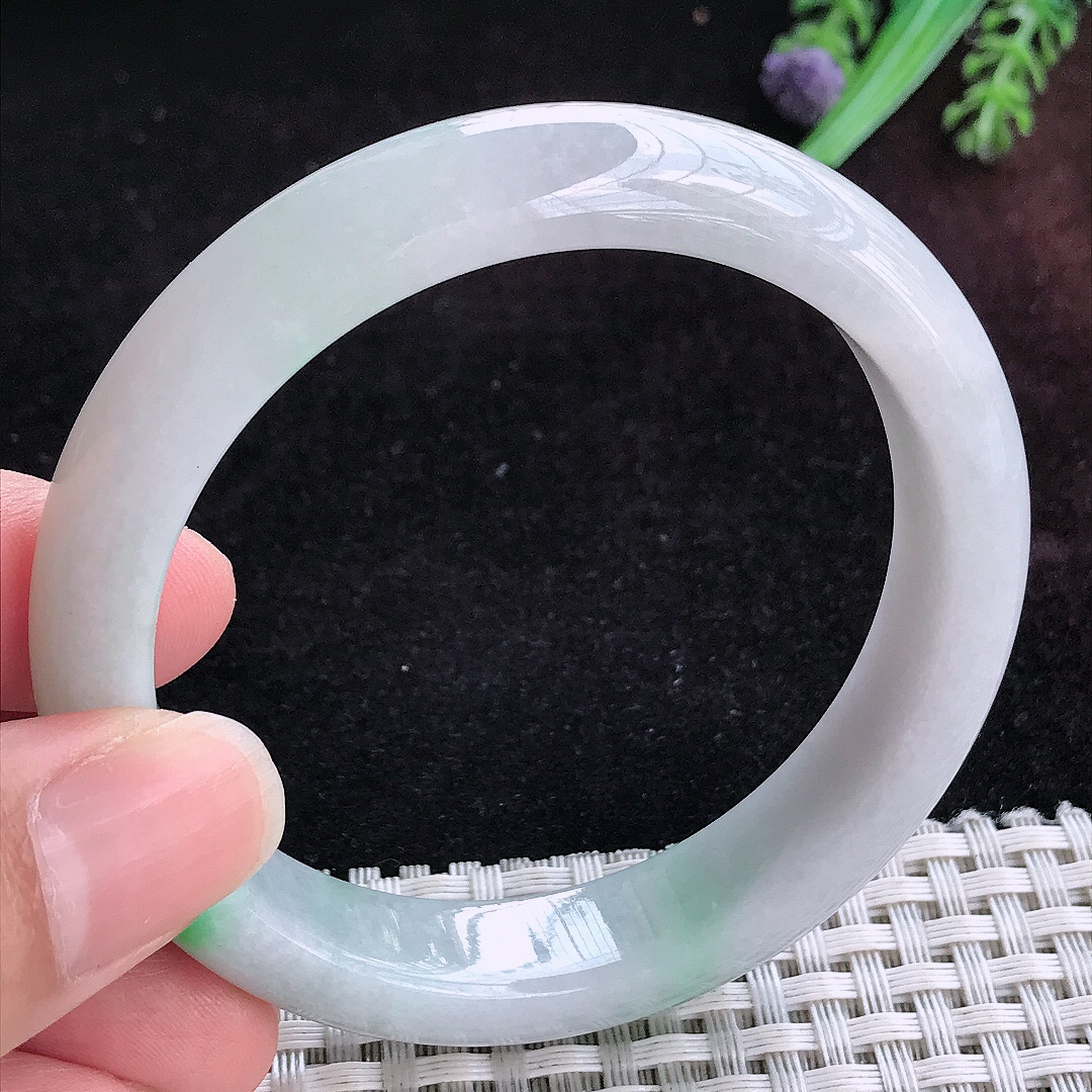 实拍A货翡翠55.5/12.3/8.1老坑温润飘绿手镯宽边玉镯平安镯女款