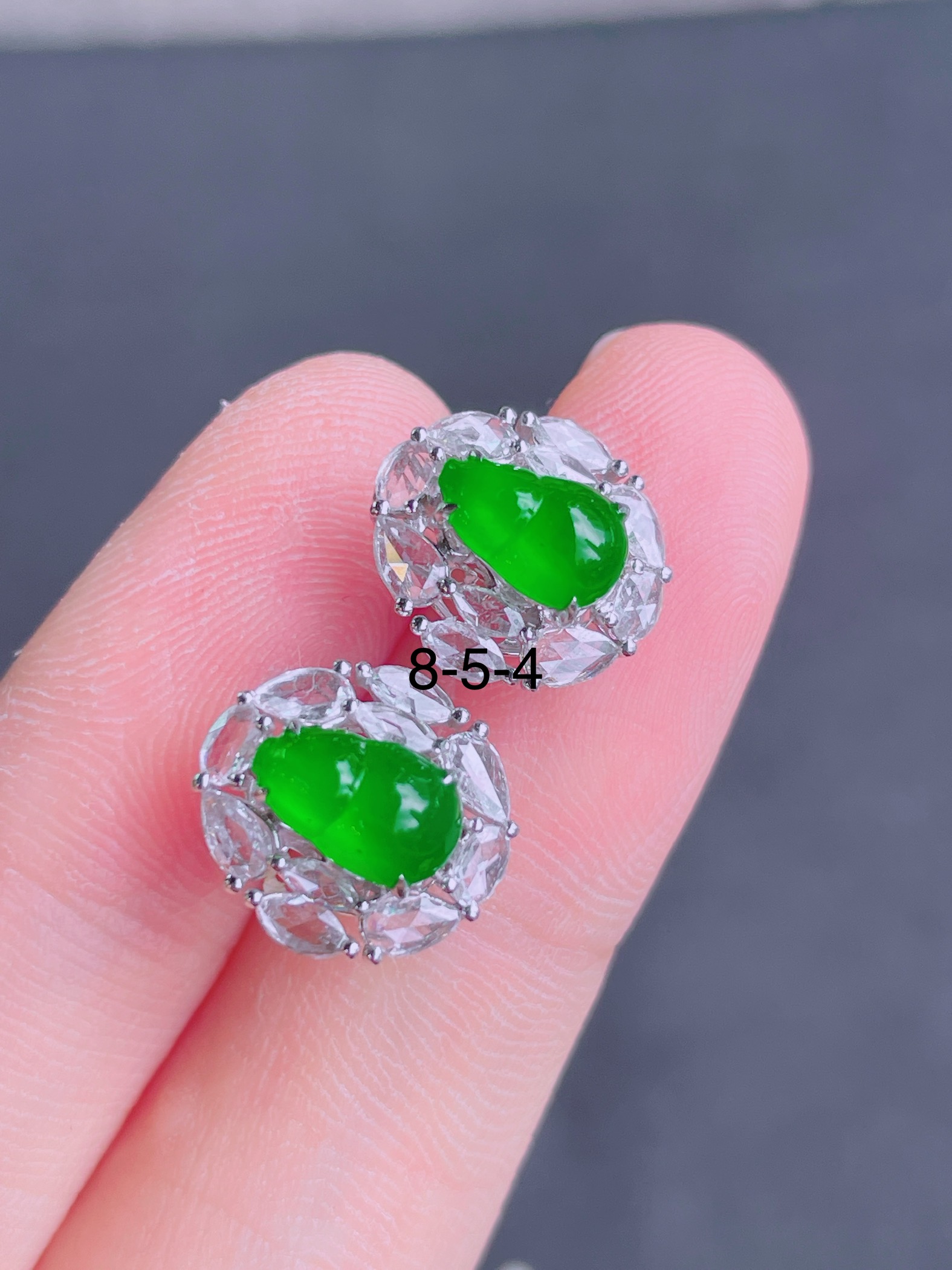 ️高冰绿葫芦耳钉，晶莹剔透，新颖时尚，品相，8-5-4