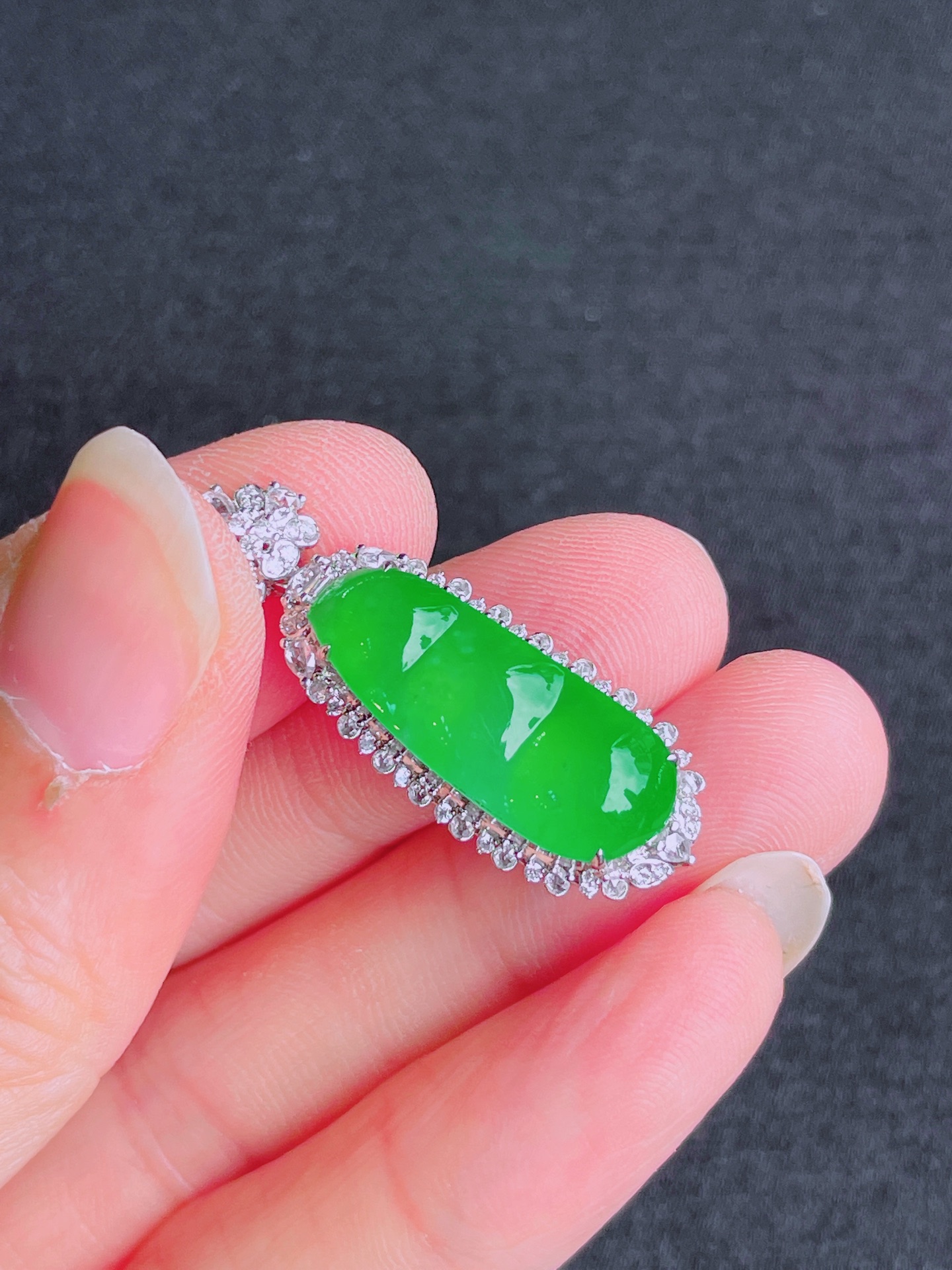 高冰绿福豆吊坠，晶莹剔透，新颖时尚，品相，22.5-9.2-3