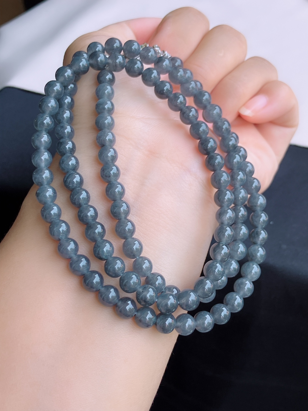 冰乌鸡大珠链，晶莹剔透。尺寸6.3/108颗，自然光实拍