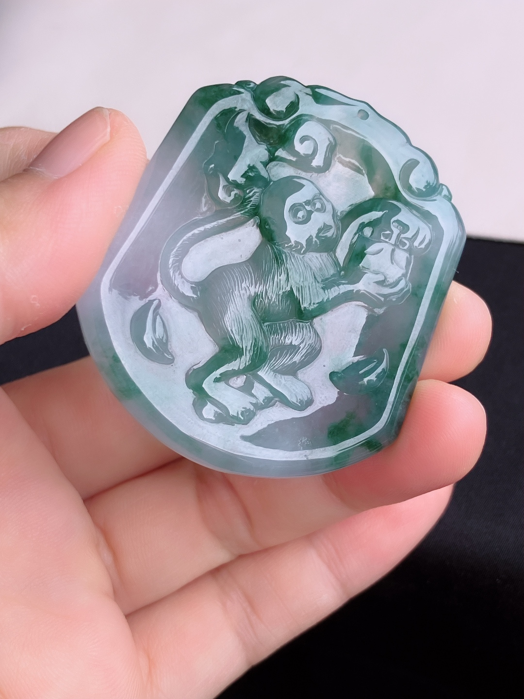 冰飘花生肖猴牌，晶莹剔透，尺寸50/44.5/5/自然光实拍