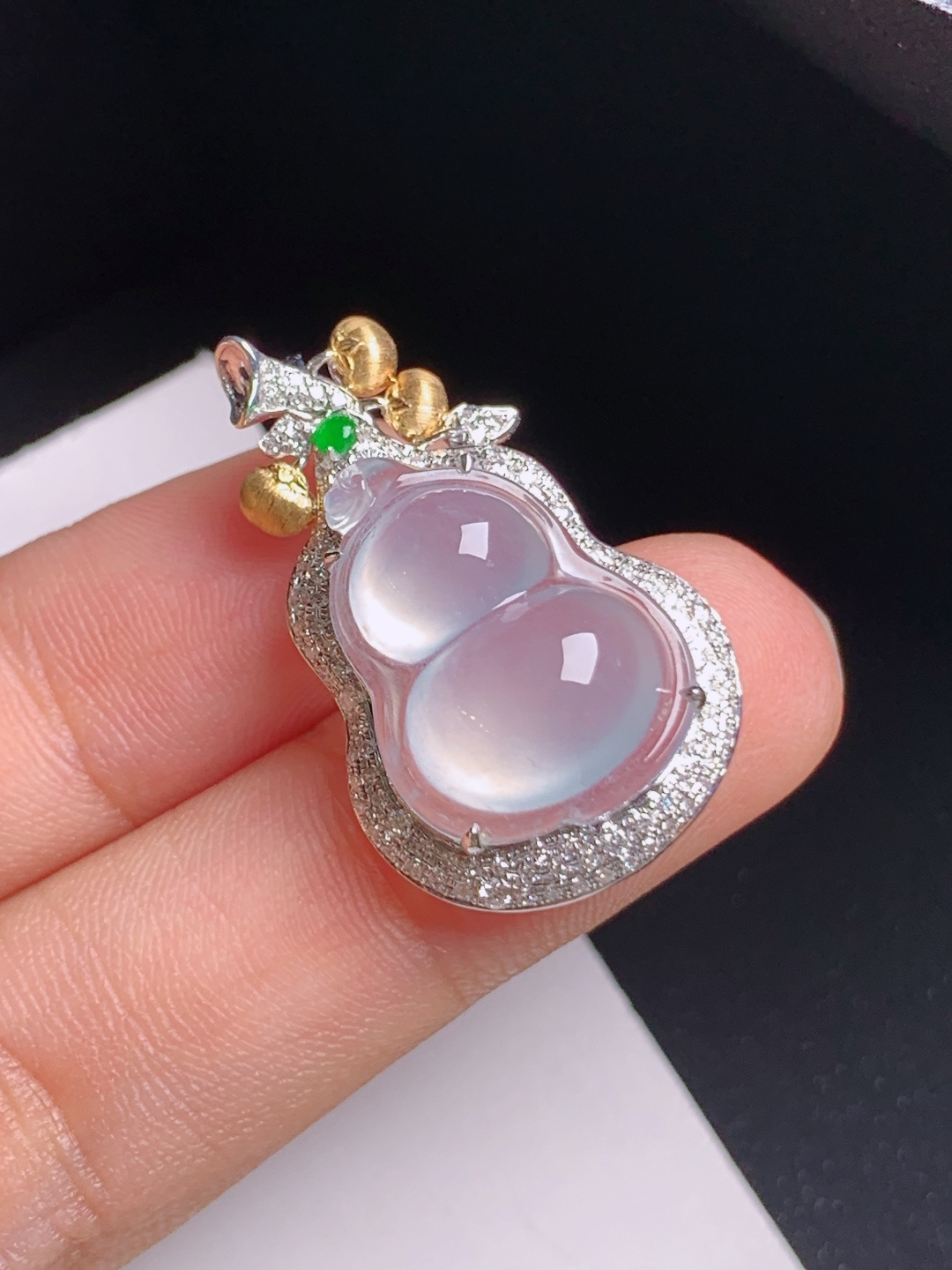 ️ 冰种葫芦吊坠，纯净透亮，线条流畅，福禄相伴