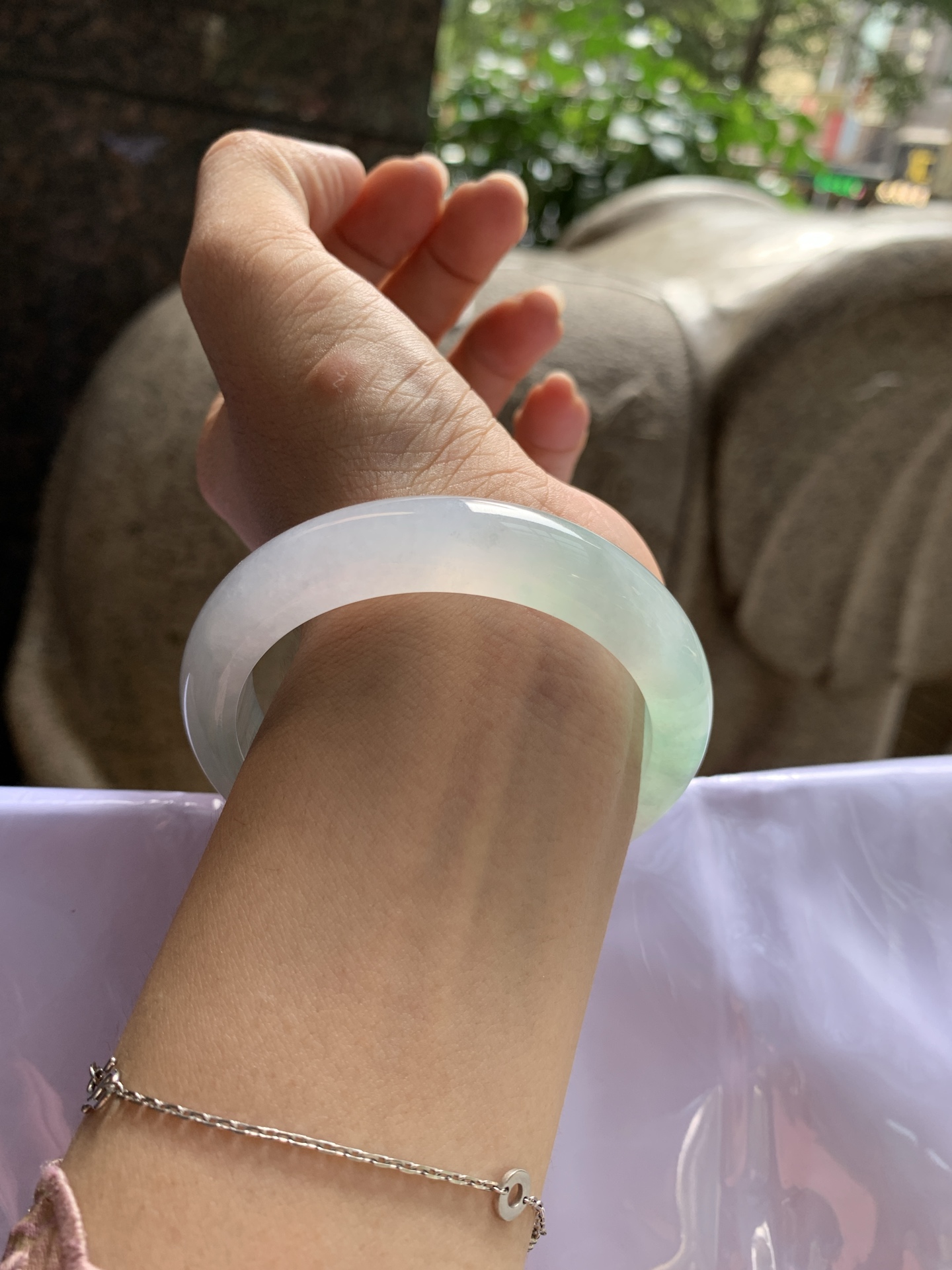 冰晴绿正圈,大灯多处细纹，不扣，肉眼不显