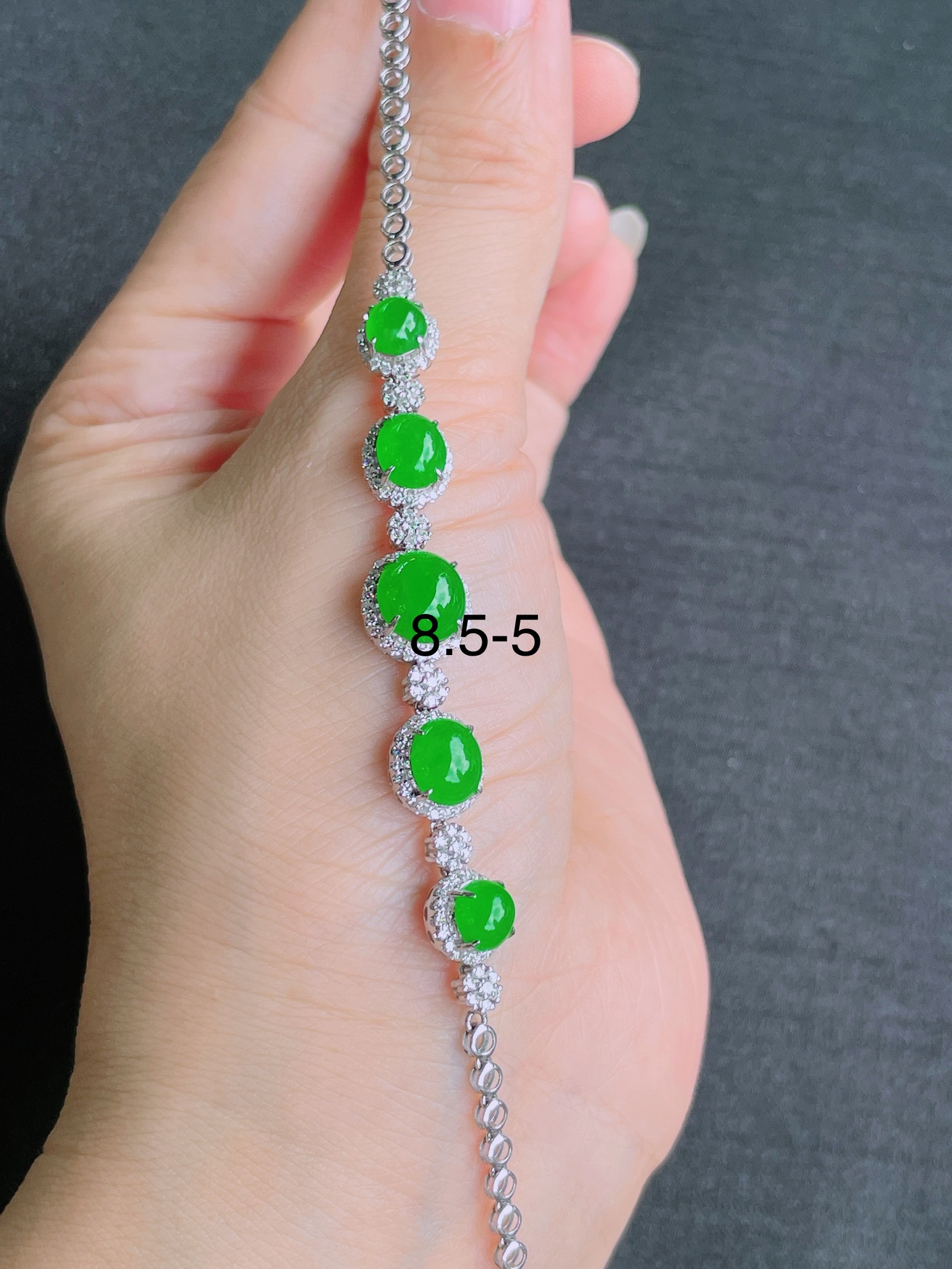 ️高冰绿蛋面手链，晶莹剔透，新颖时尚，品相，8.5-5
