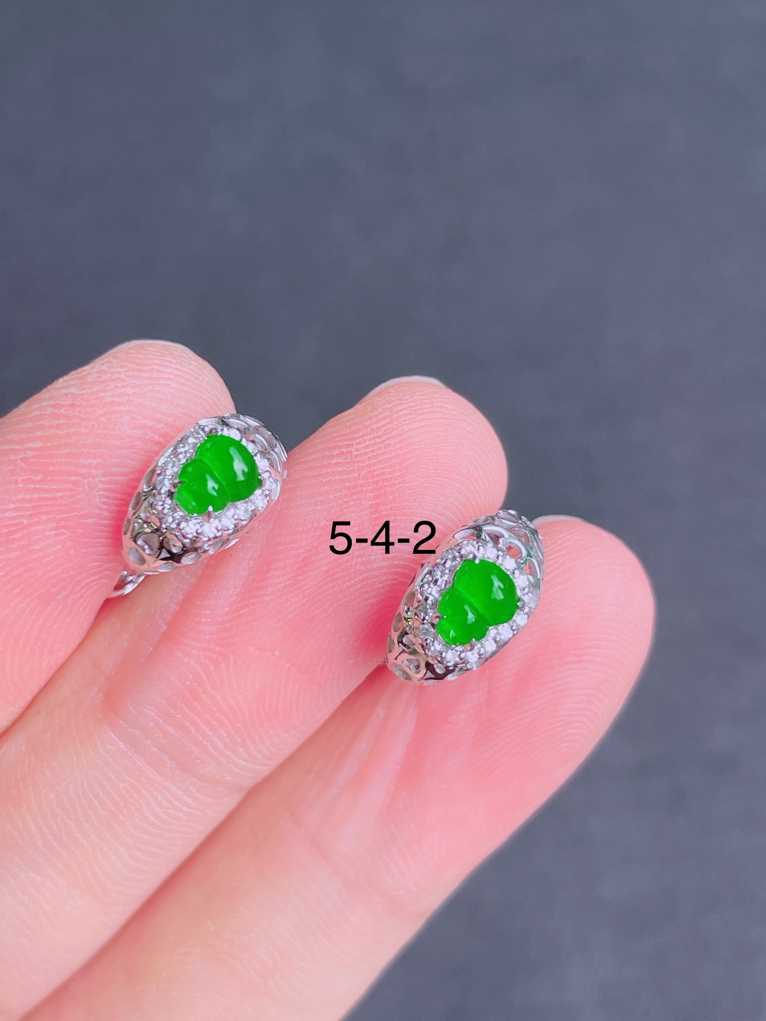 ️高冰绿葫芦耳包，晶莹剔透，新颖时尚，品相，5-4-2