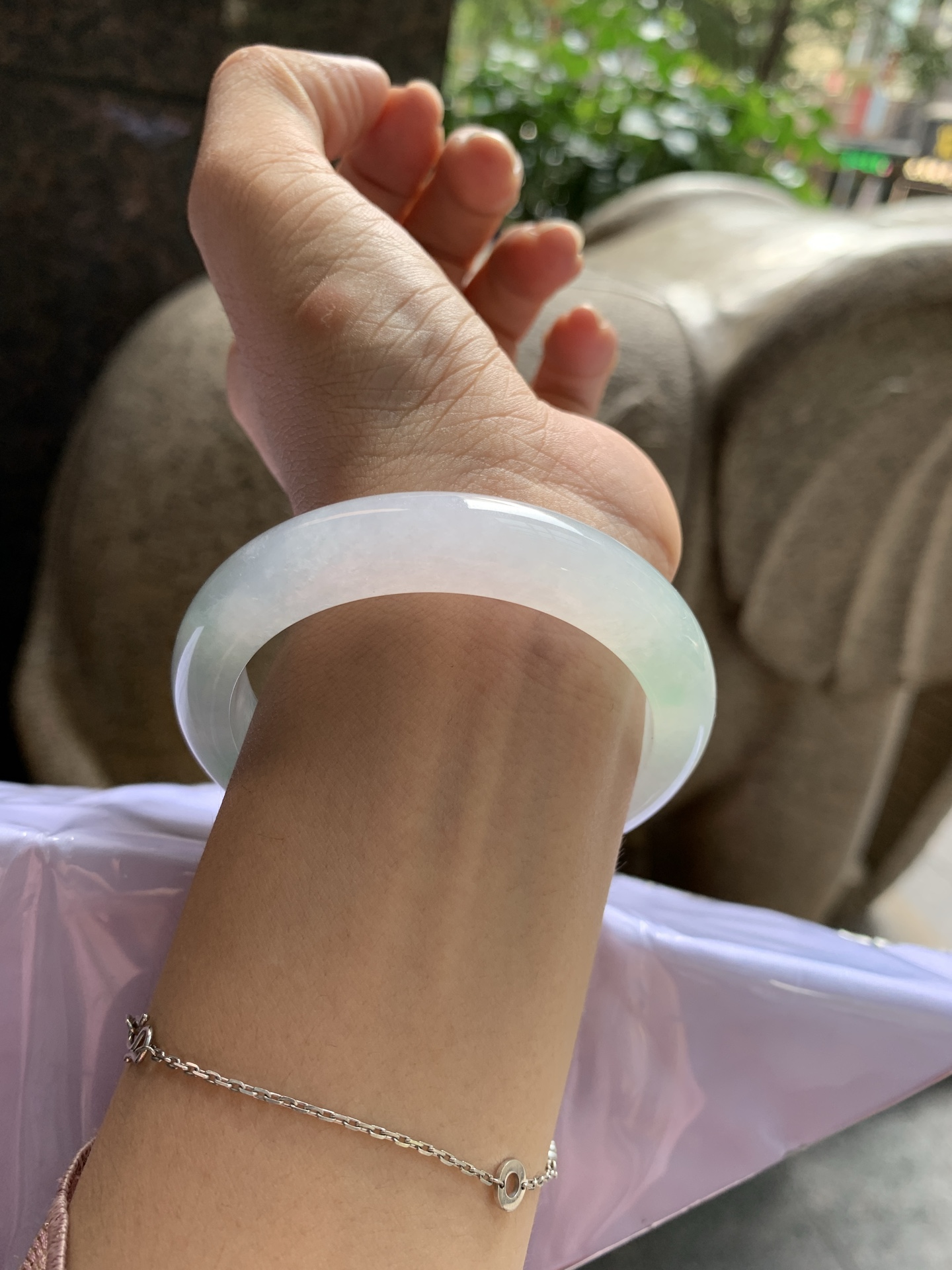 冰晴绿正圈,大灯多处细纹，不扣，肉眼不显