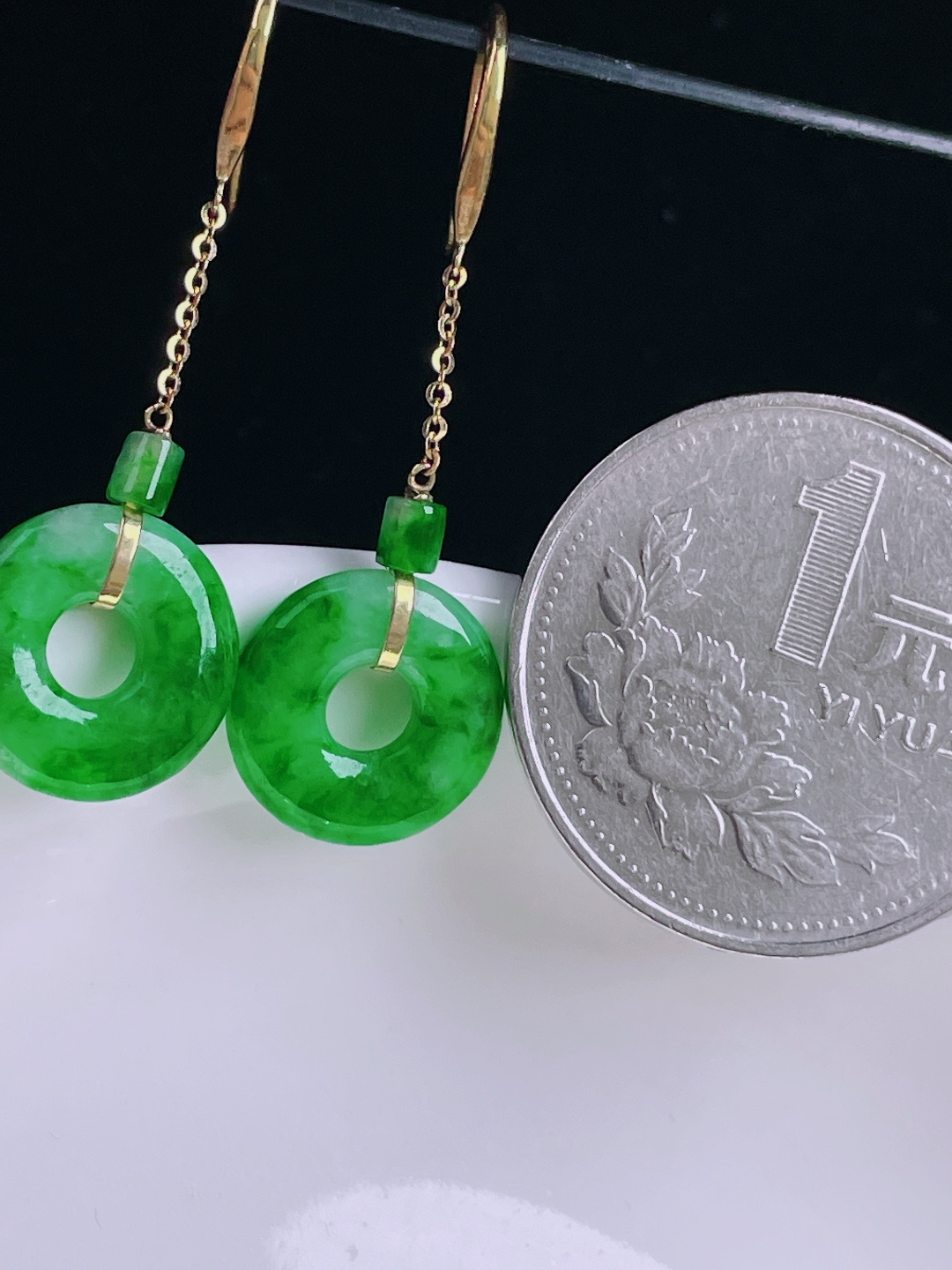 ️辣绿耳坠，老种起光，细底通透，尺寸：裸石12.6/2.8mm0815