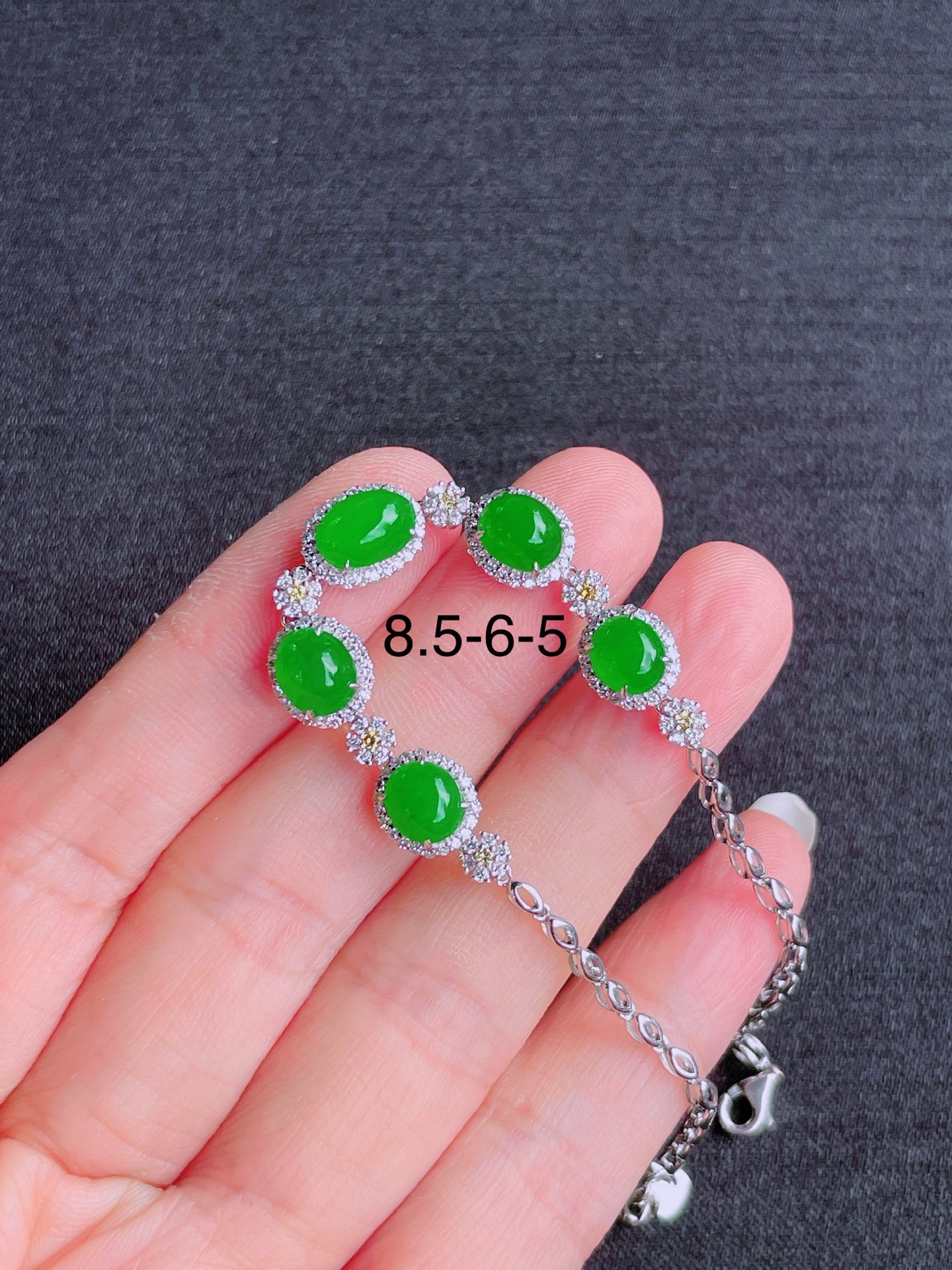 ️高冰绿蛋面手链，晶莹剔透，新颖时尚，品相，8.5-6-5