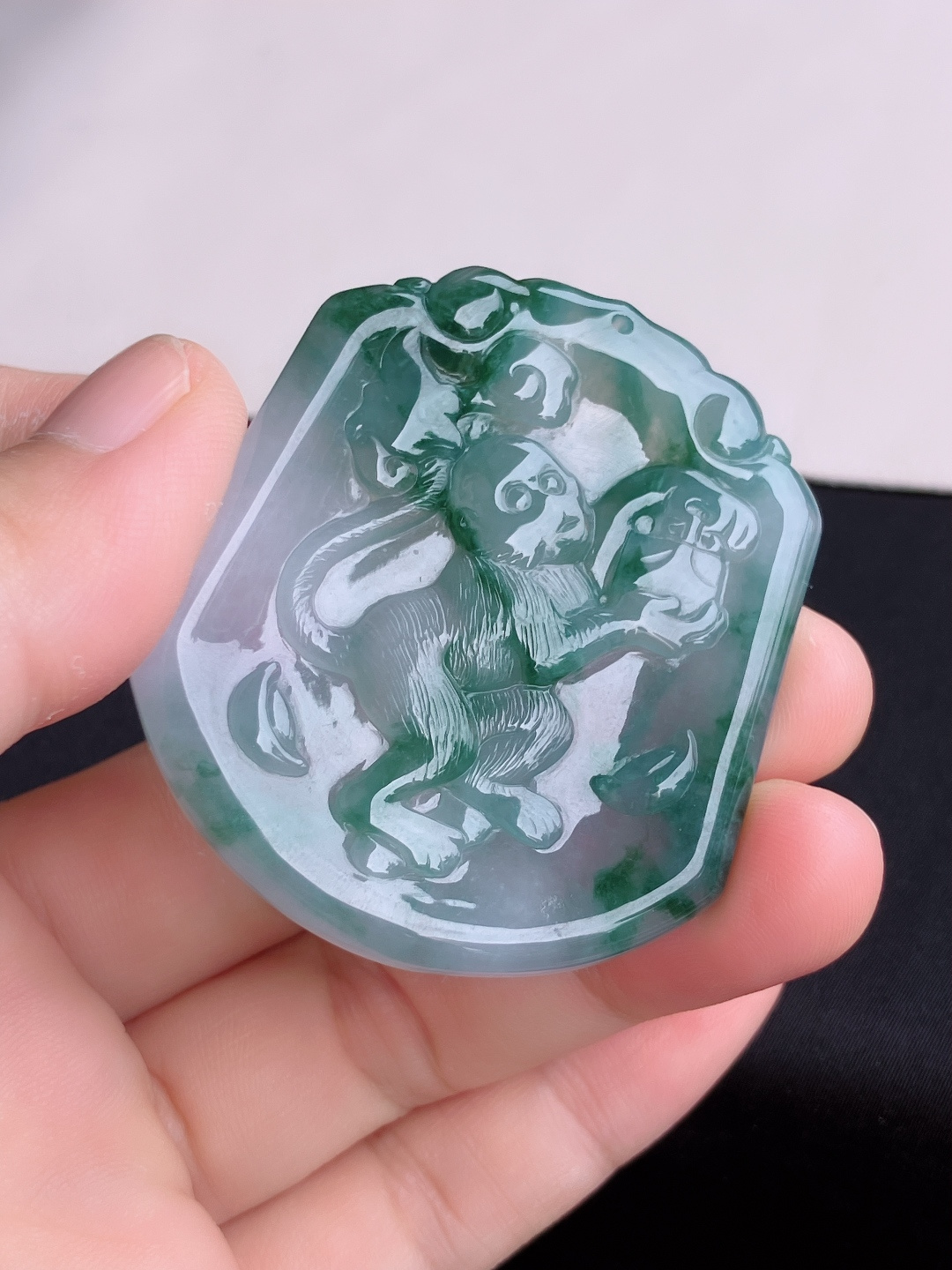 冰飘花生肖猴牌，晶莹剔透，尺寸50/44.5/5/自然光实拍