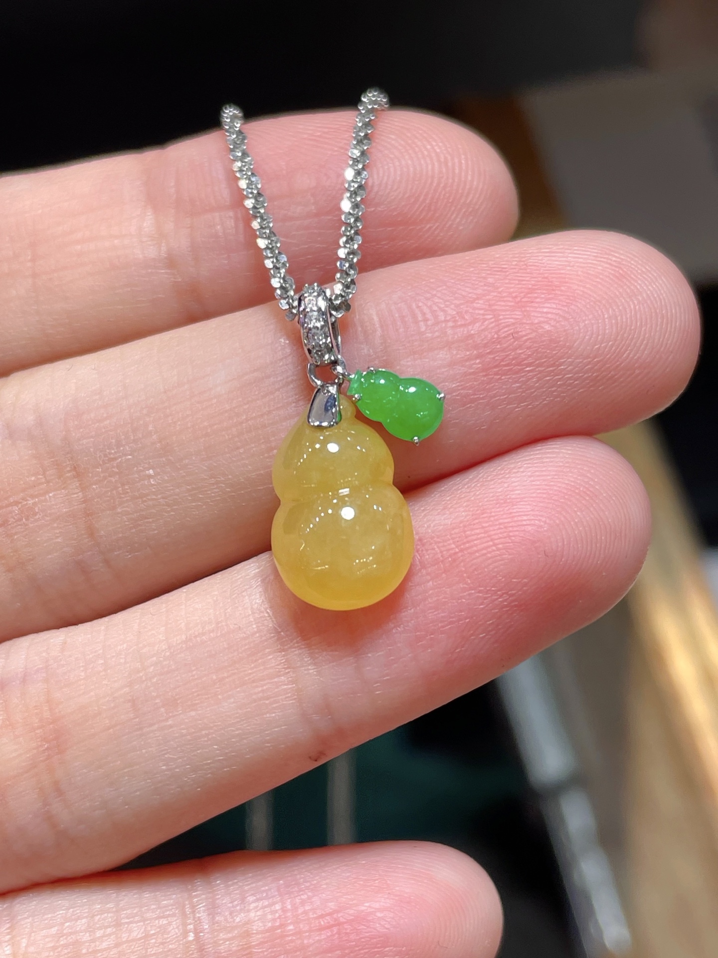 ️黄翡葫芦扣吊坠，种水好好，裸石很饱满，专挑好品相，18k镶嵌，13.3-8.8