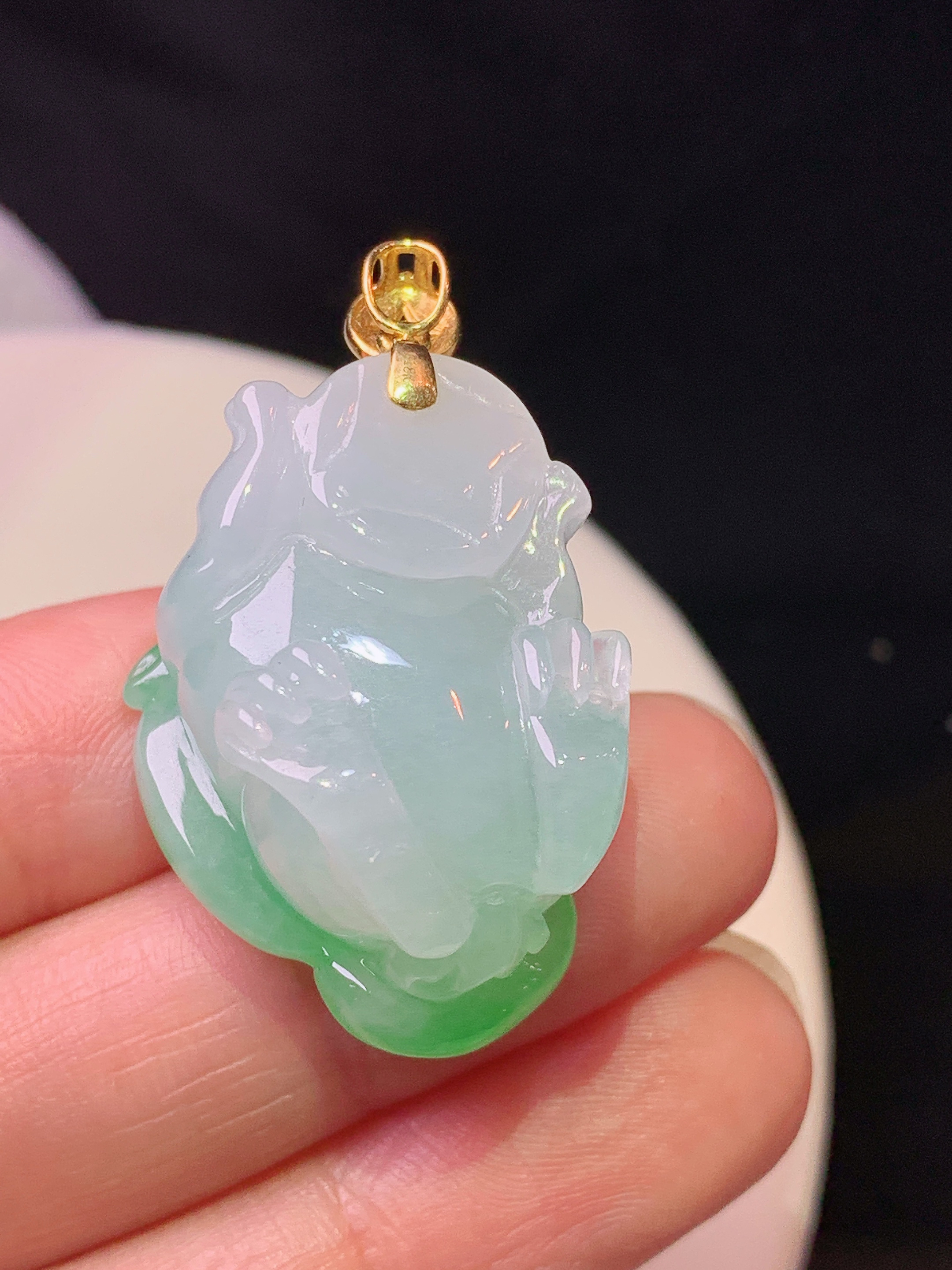 18k金镶嵌阳绿貔貅吊坠 玉质细腻 色泽艳丽清新 水润亮眼 整体尺寸30.2*18.8*16.2 a5