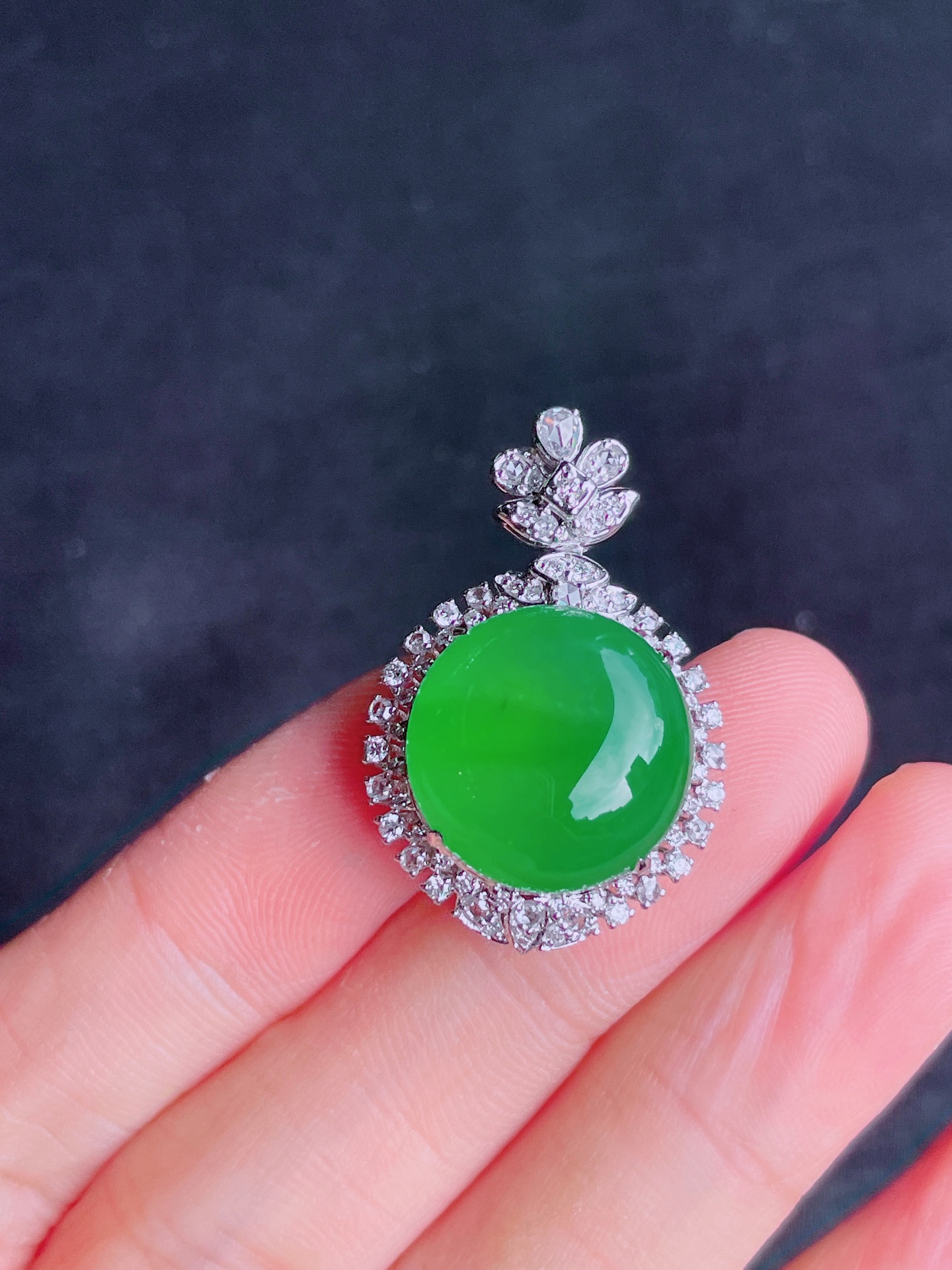 ️高冰绿蛋面吊坠，晶莹剔透，新颖时尚，品相，16-6