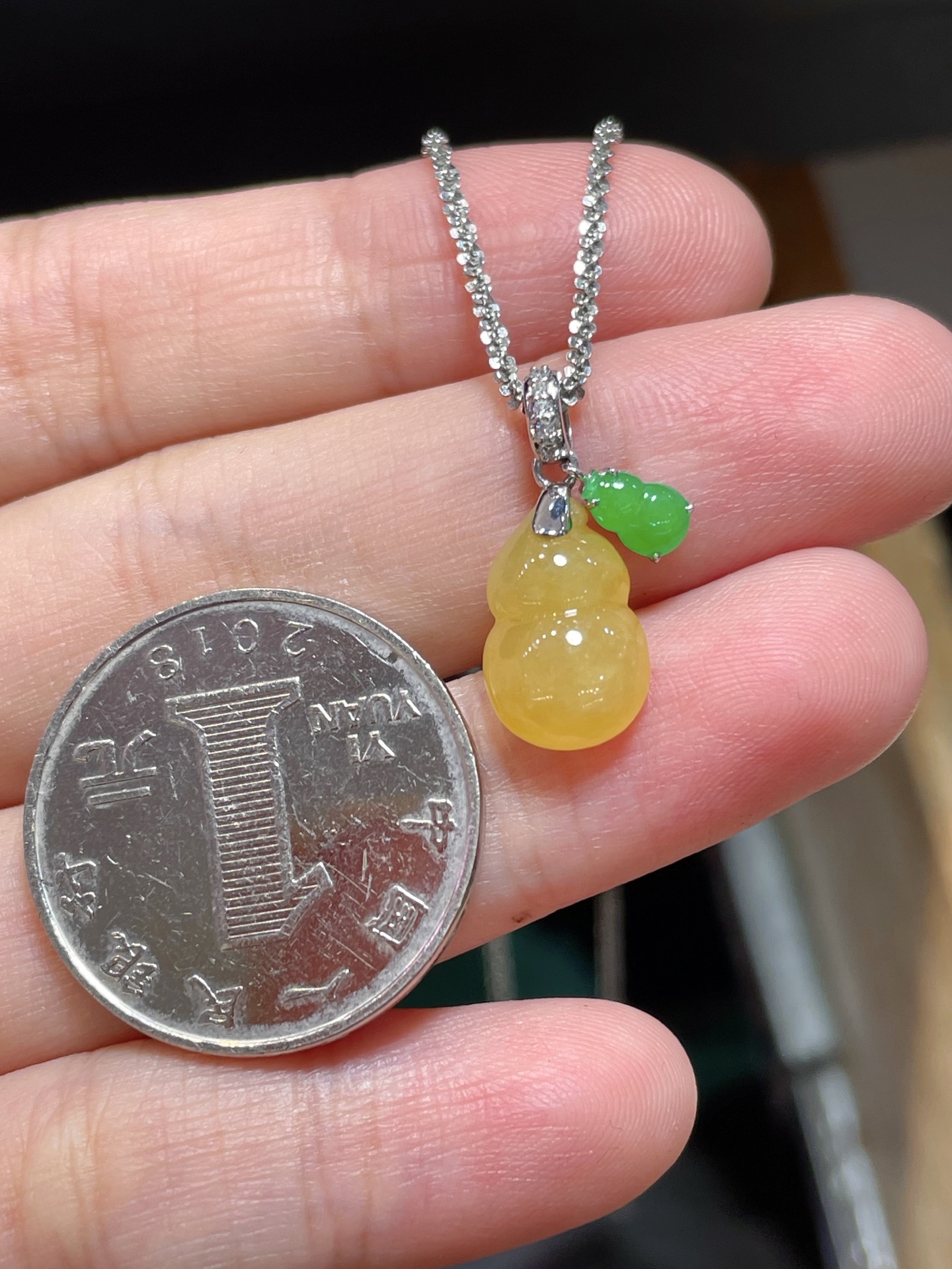️黄翡葫芦扣吊坠，种水好好，裸石很饱满，专挑好品相，18k镶嵌，13.3-8.8
