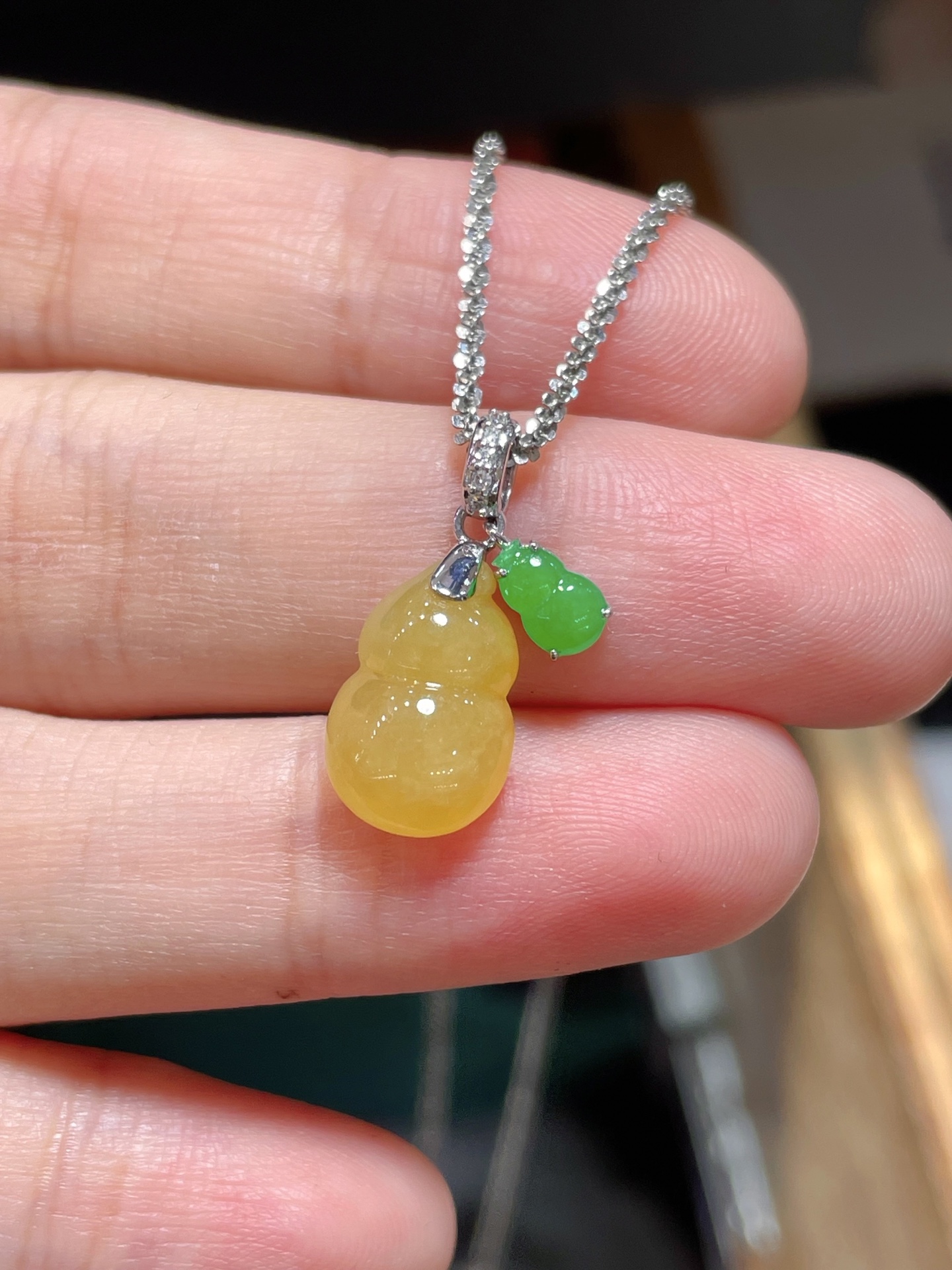 ️黄翡葫芦扣吊坠，种水好好，裸石很饱满，专挑好品相，18k镶嵌，13.3-8.8