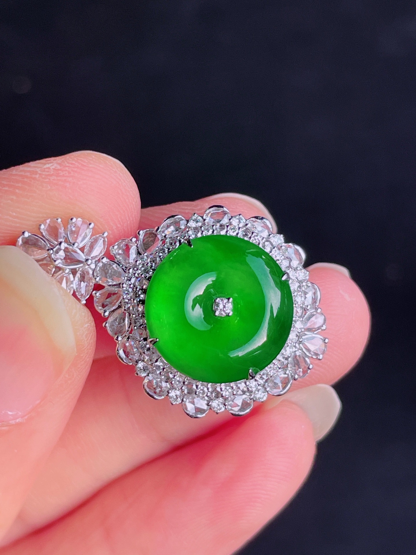 ️高冰绿平安扣吊坠，晶莹剔透，新颖时尚，品相，15-3
