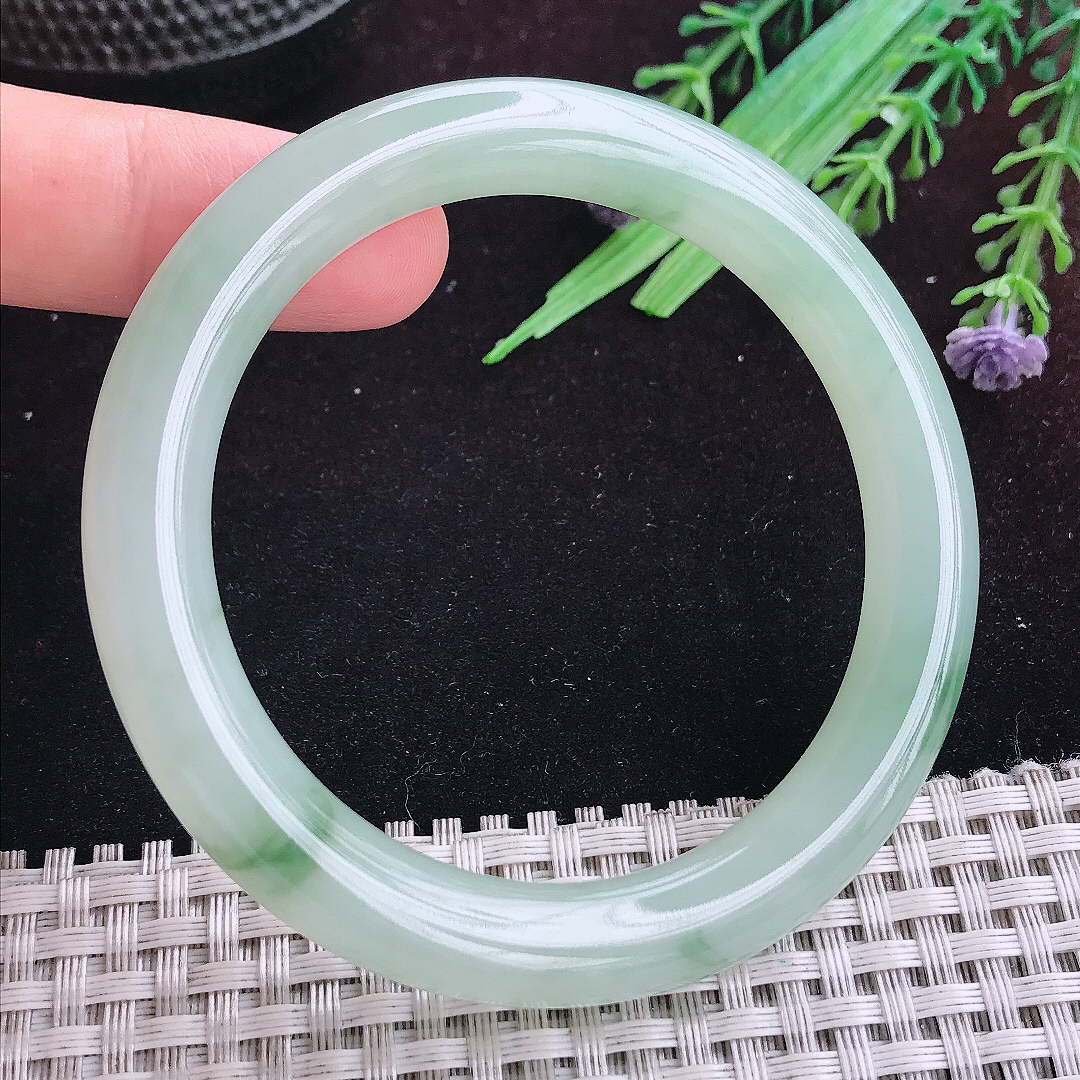 实拍A货翡翠55.8/9.4老坑冰胶果冻冰晴飘花圆条手镯天然玉镯平安镯女款