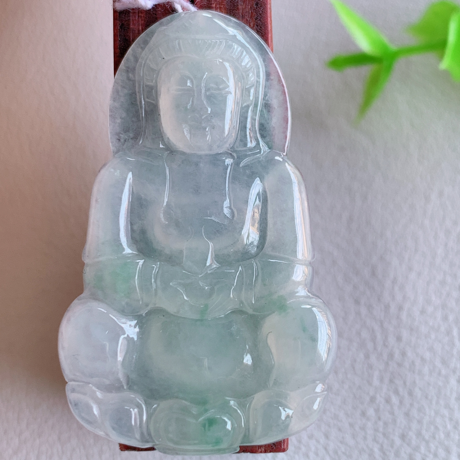 冰润精雕观音吊坠，法相端庄大气，工艺精湛，种色浓郁，细腻饱满冰润，种老水足，收藏佳品，佩戴大气  W415.14   尺寸：38.8-23.5-3.5mm