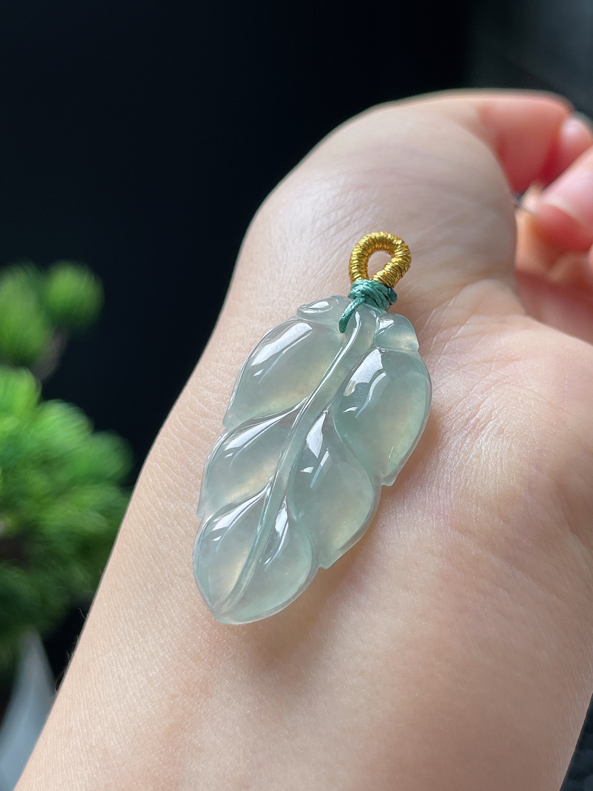 翡翠冰糯种飘绿叶子