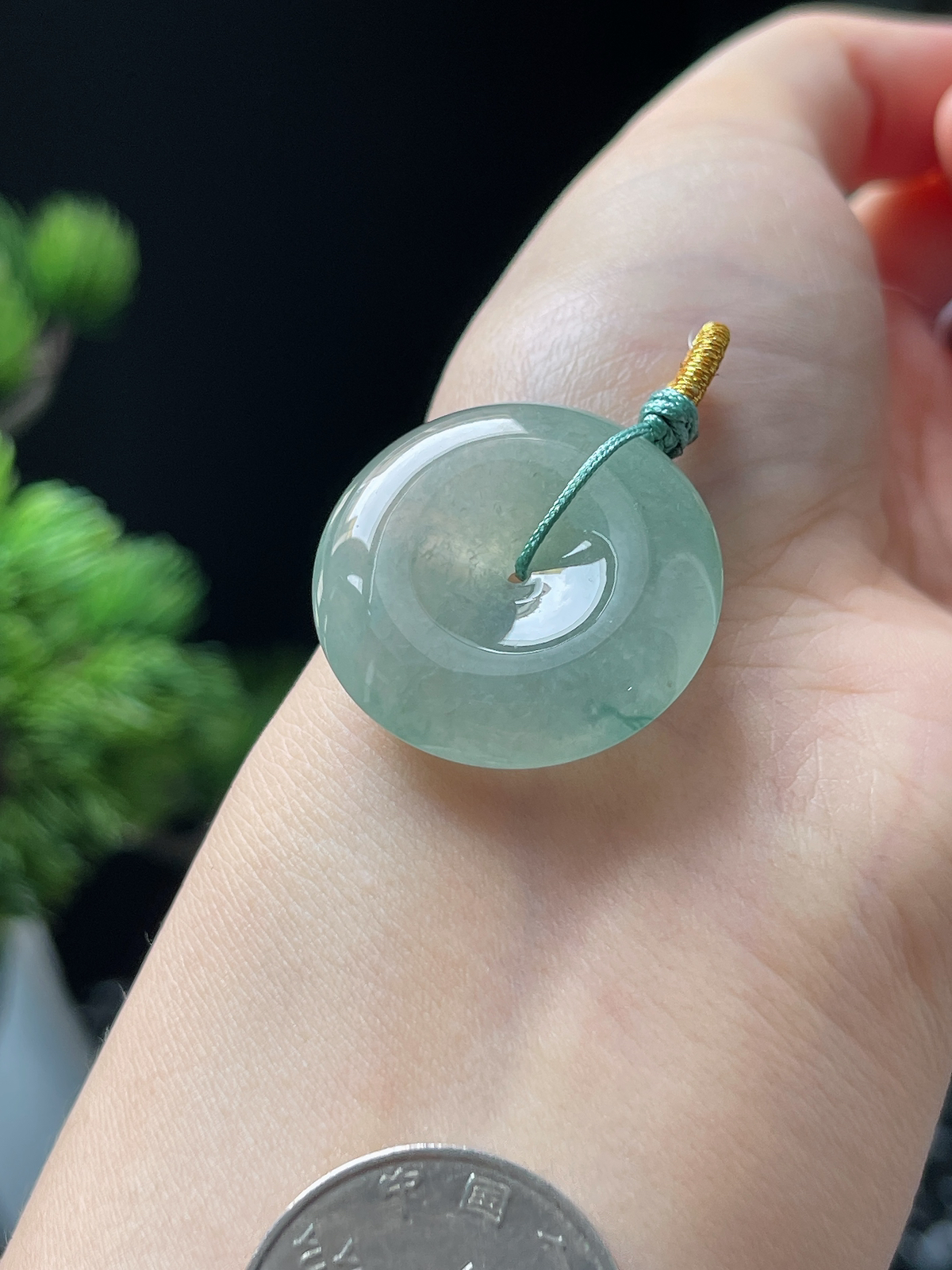 翡翠冰糯种飘绿平安扣