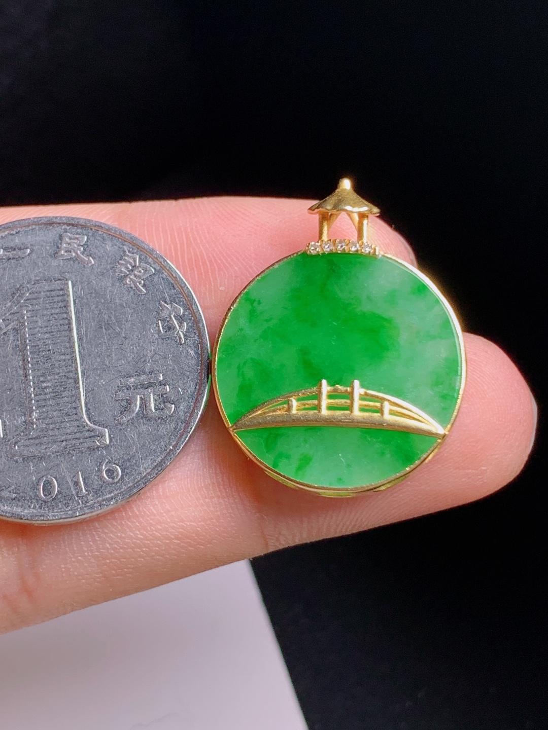 ️ 冰阳绿无事牌吊坠，翠色明艳，简约雅致，前程似锦