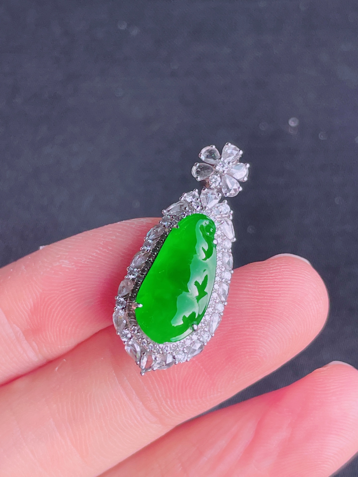 ️高冰绿福豆吊坠，晶莹剔透，新颖时尚，品相，6-8-2
