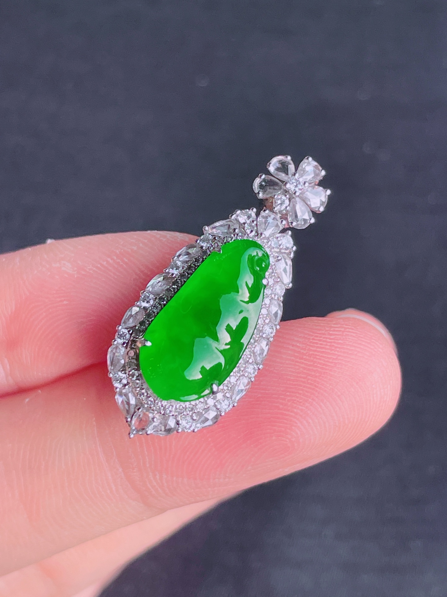 ️高冰绿福豆吊坠，晶莹剔透，新颖时尚，品相，6-8-2