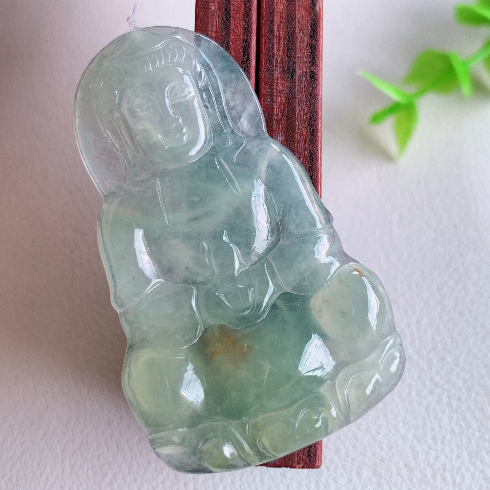 冰润精雕观音吊坠，法相端庄大气，工艺精湛，种色浓郁，细腻饱满冰润，种老水足，收藏佳品，佩戴大气  W49.14  尺寸：47.5-28.5-4.2mm
