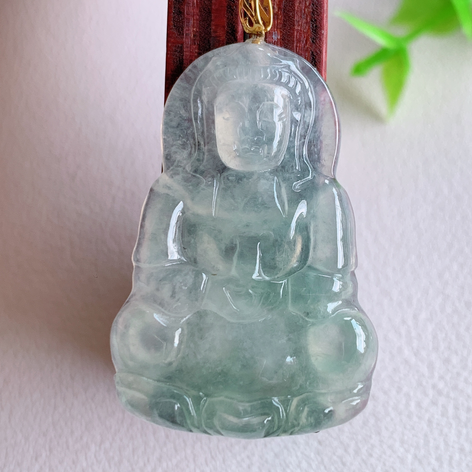18k金扣冰润精雕观音吊坠，法相端庄大气，工艺精湛，种色浓郁，细腻饱满冰润，种老水足，收藏佳品，佩戴大气  W49.14 尺寸：34-22.8-4mm