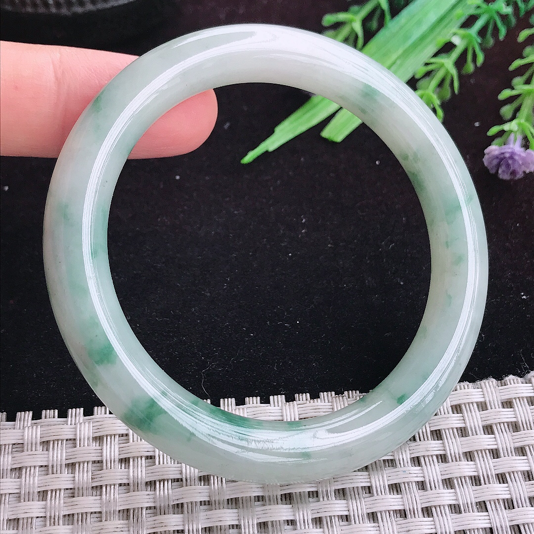 实拍A货翡翠54/9.3/9.1老坑精美温润飘花圆条手镯天然玉镯平安镯女款