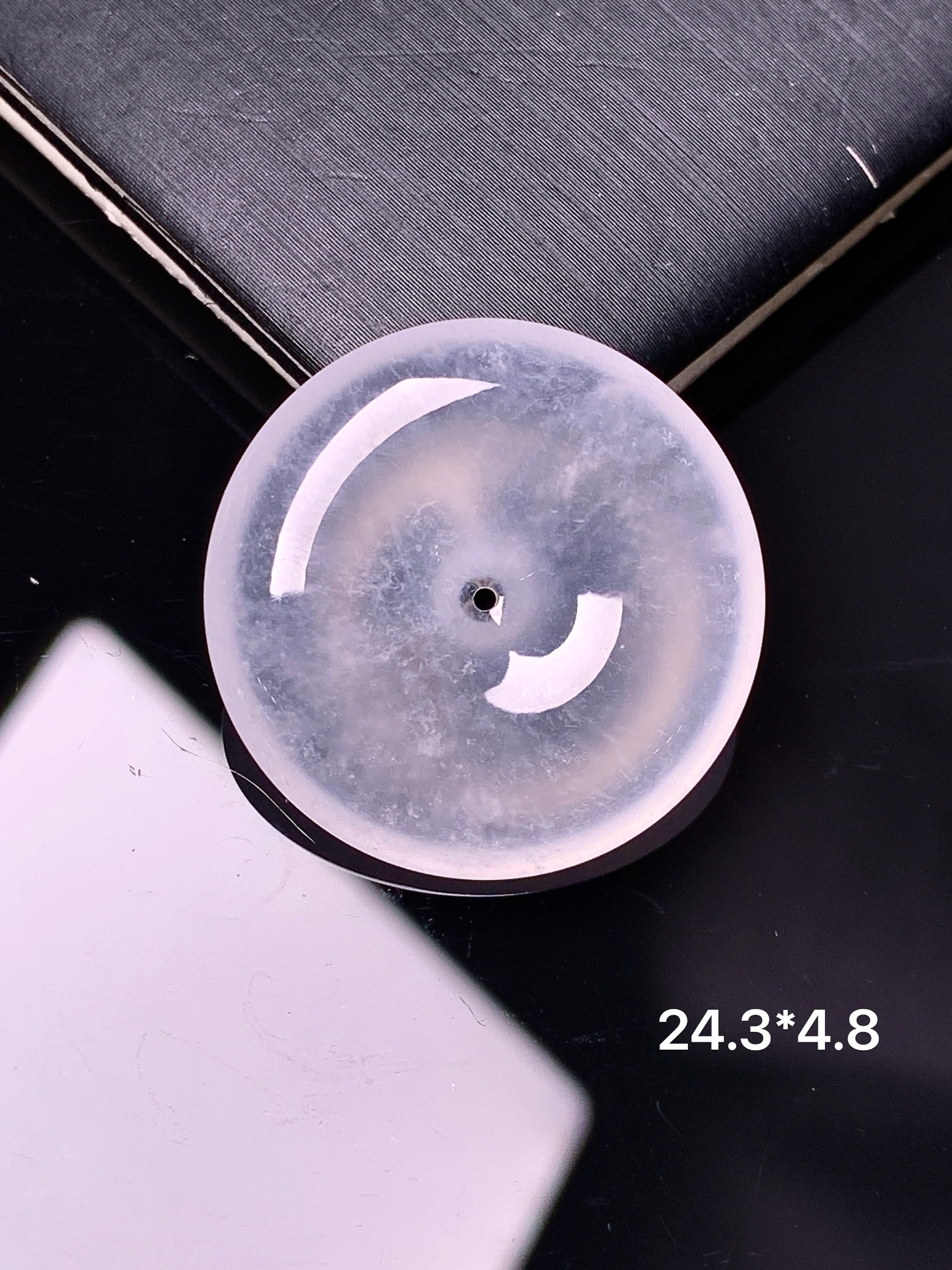 冰种平安扣吊坠 玉质细腻 色泽艳丽清新 水润亮眼 整体尺寸24.3*4.8 y5