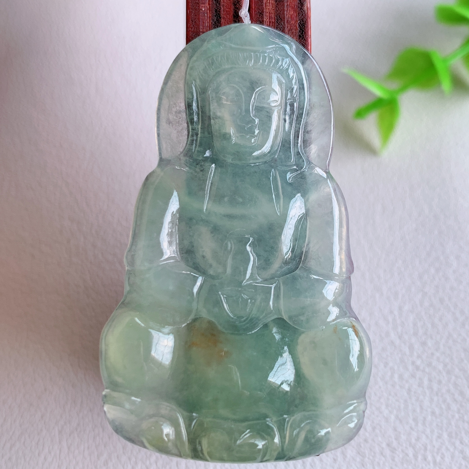 冰润精雕观音吊坠，法相端庄大气，工艺精湛，种色浓郁，细腻饱满冰润，种老水足，收藏佳品，佩戴大气  W49.14  尺寸：47.5-28.5-4.2mm