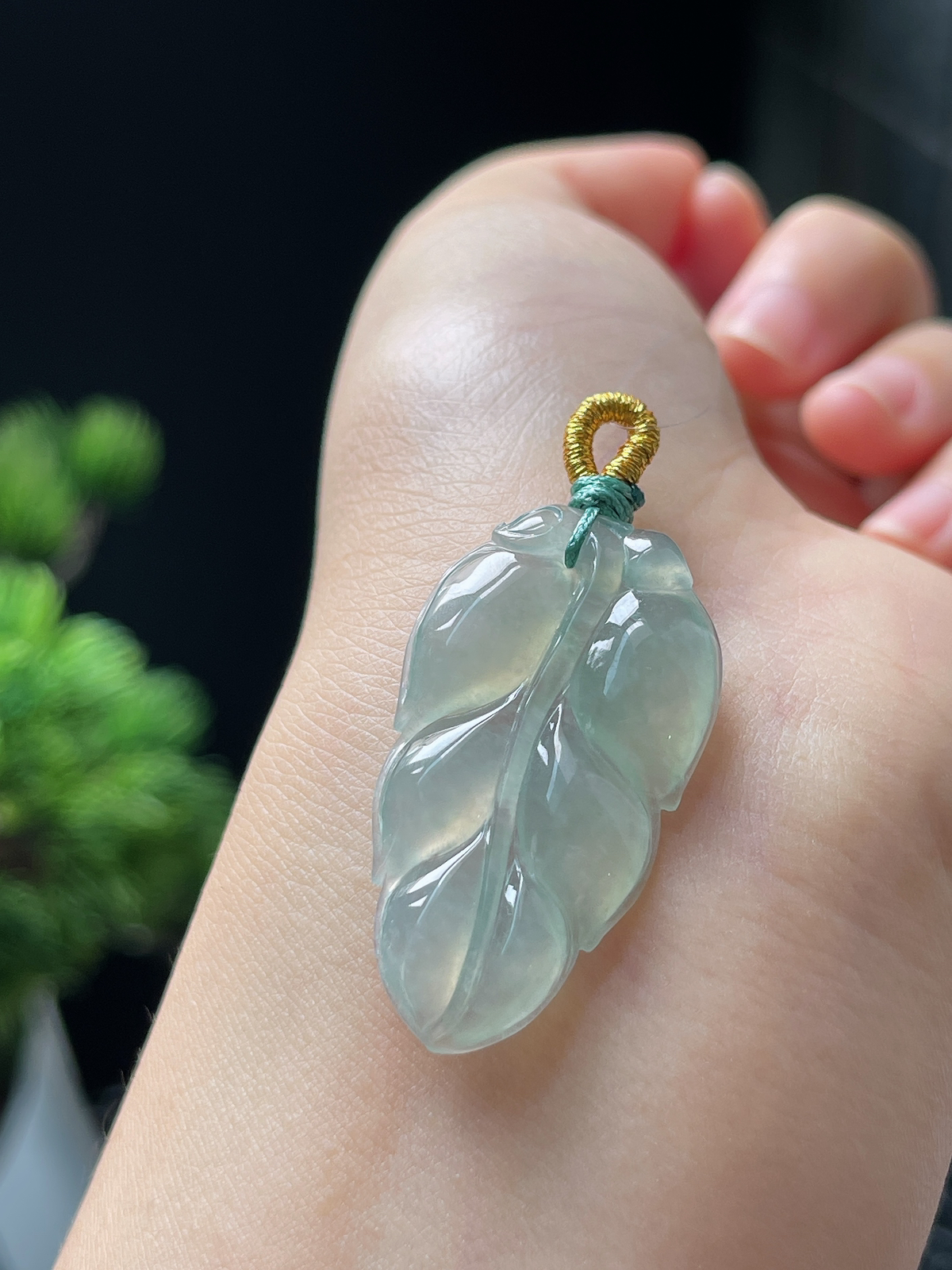 翡翠冰糯种飘绿叶子