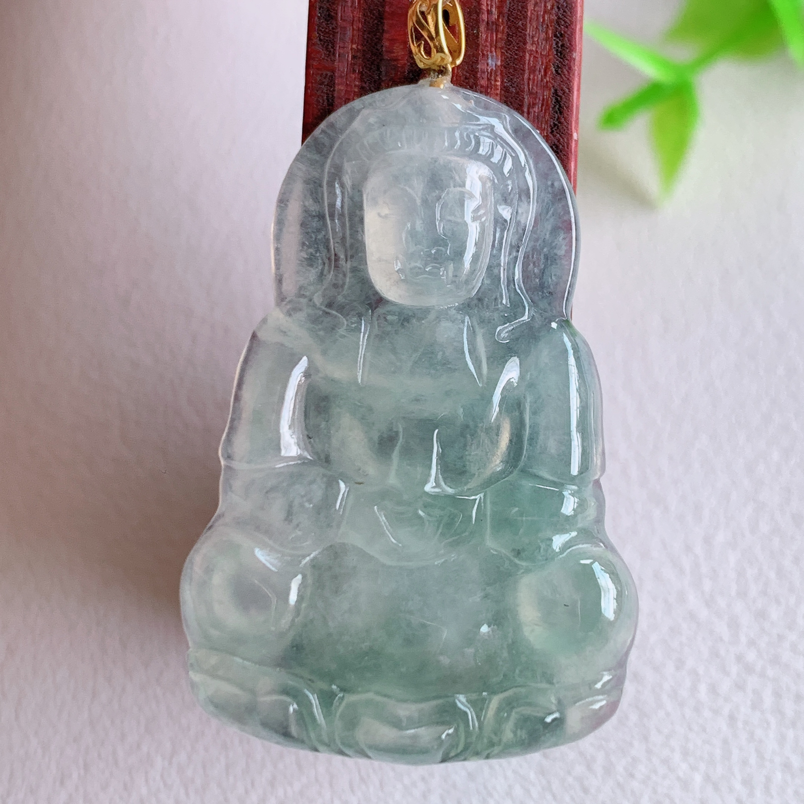 18k金扣冰润精雕观音吊坠，法相端庄大气，工艺精湛，种色浓郁，细腻饱满冰润，种老水足，收藏佳品，佩戴大气  W49.14 尺寸：34-22.8-4mm
