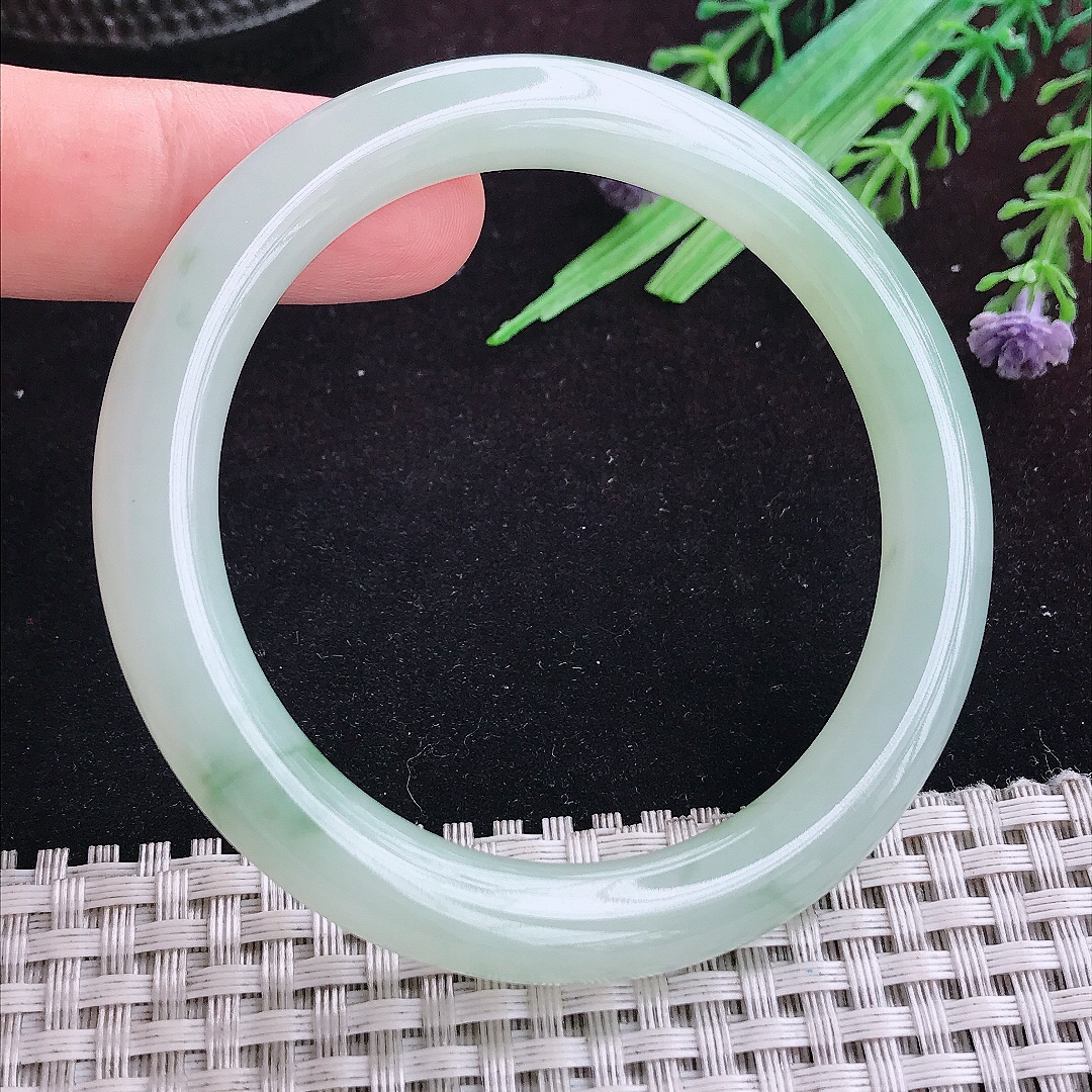实拍A货翡翠55/8.4/9老坑冰胶晴底飘花圆条手镯天然玉镯平安镯女款