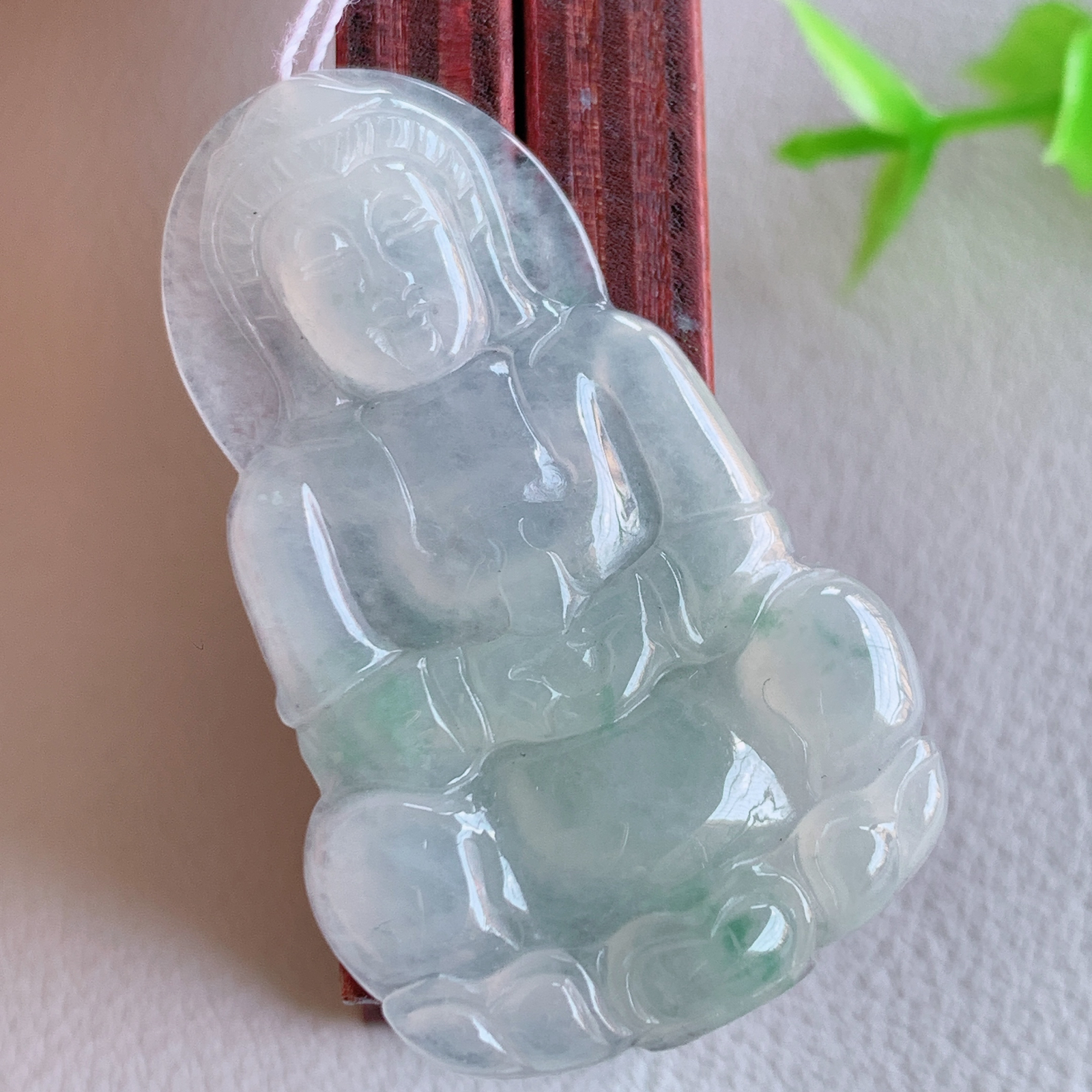 冰润精雕观音吊坠，法相端庄大气，工艺精湛，种色浓郁，细腻饱满冰润，种老水足，收藏佳品，佩戴大气  W415.14   尺寸：38.8-23.5-3.5mm