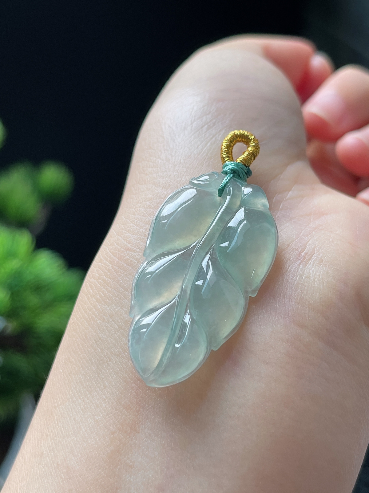 翡翠冰糯种飘绿叶子
