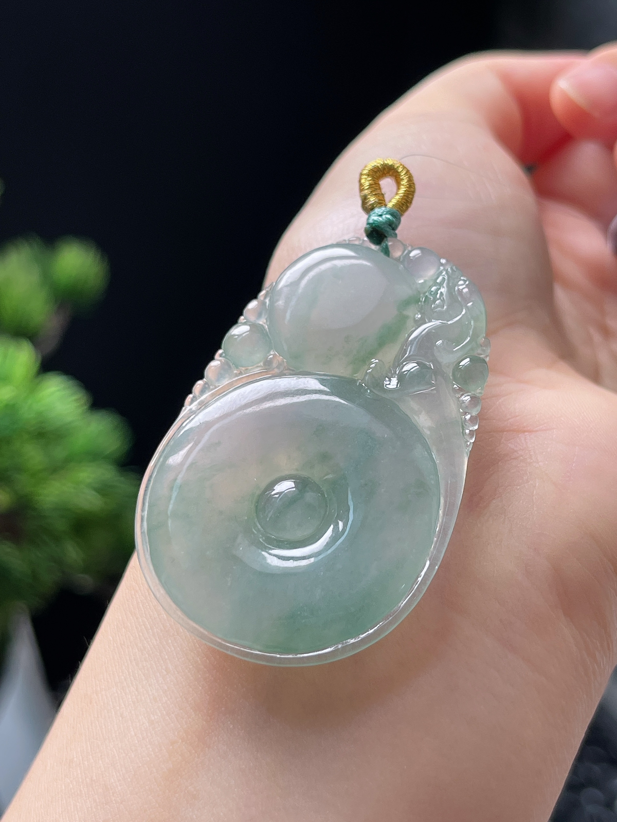 翡翠冰糯种飘花福贝挂件