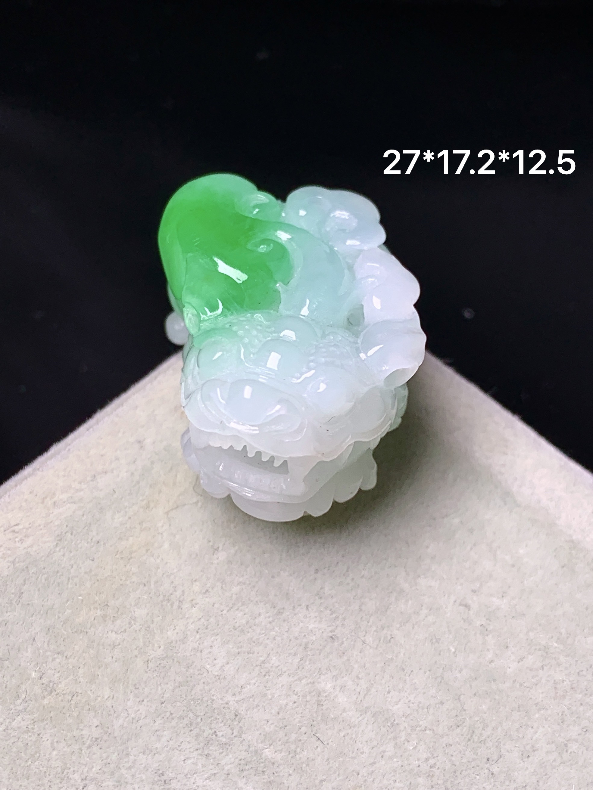 飘绿貔貅吊坠 玉质细腻 色泽艳丽清新 水润亮眼 整体尺寸27*17.2*12.5 c4