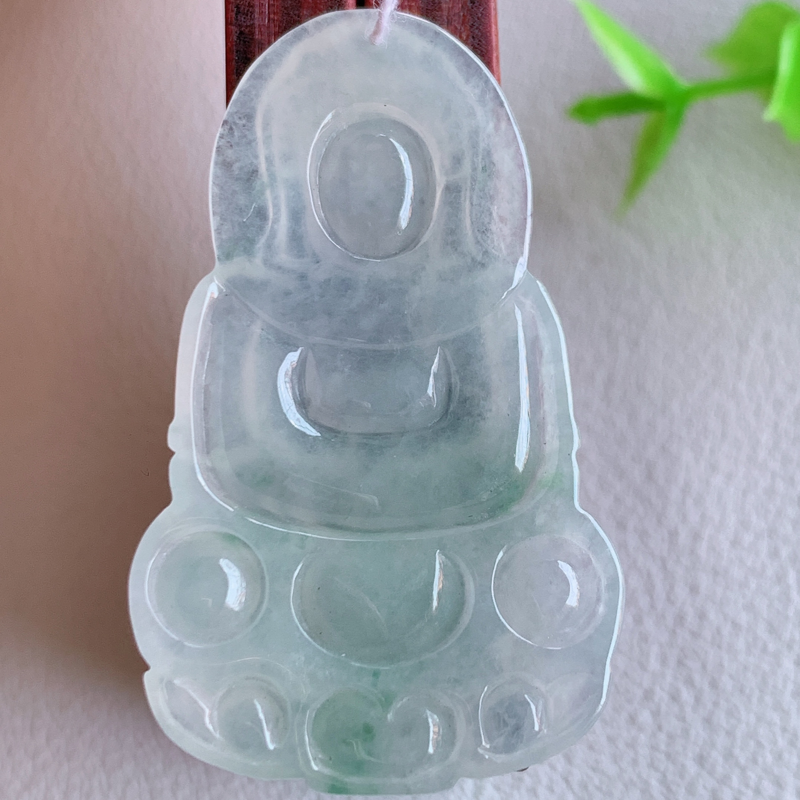 冰润精雕观音吊坠，法相端庄大气，工艺精湛，种色浓郁，细腻饱满冰润，种老水足，收藏佳品，佩戴大气  W415.14   尺寸：38.8-23.5-3.5mm